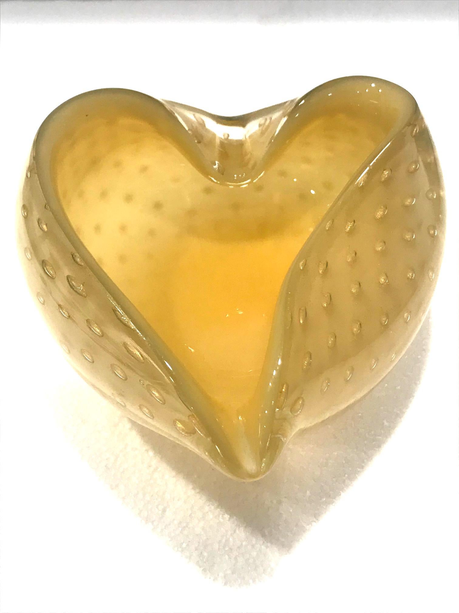 Mid-Century Modern handmade bowl with organic form in beige Murano glass with gold flecks, circa 1950. Features an abstract heart shape with pinched edges and controlled bubble details. Gorgeous from all angles and can be used as decorative object,