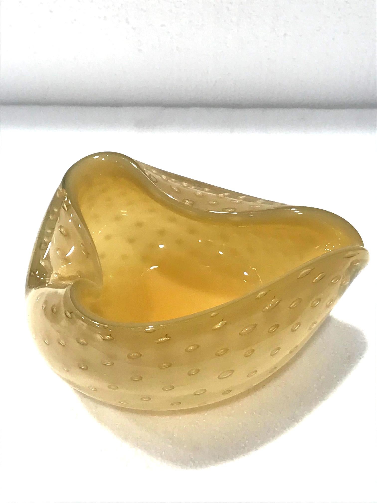 Seguso Murano Glass Bowl with Controlled Bubble Design in Beige and Gold In Good Condition In Fort Lauderdale, FL