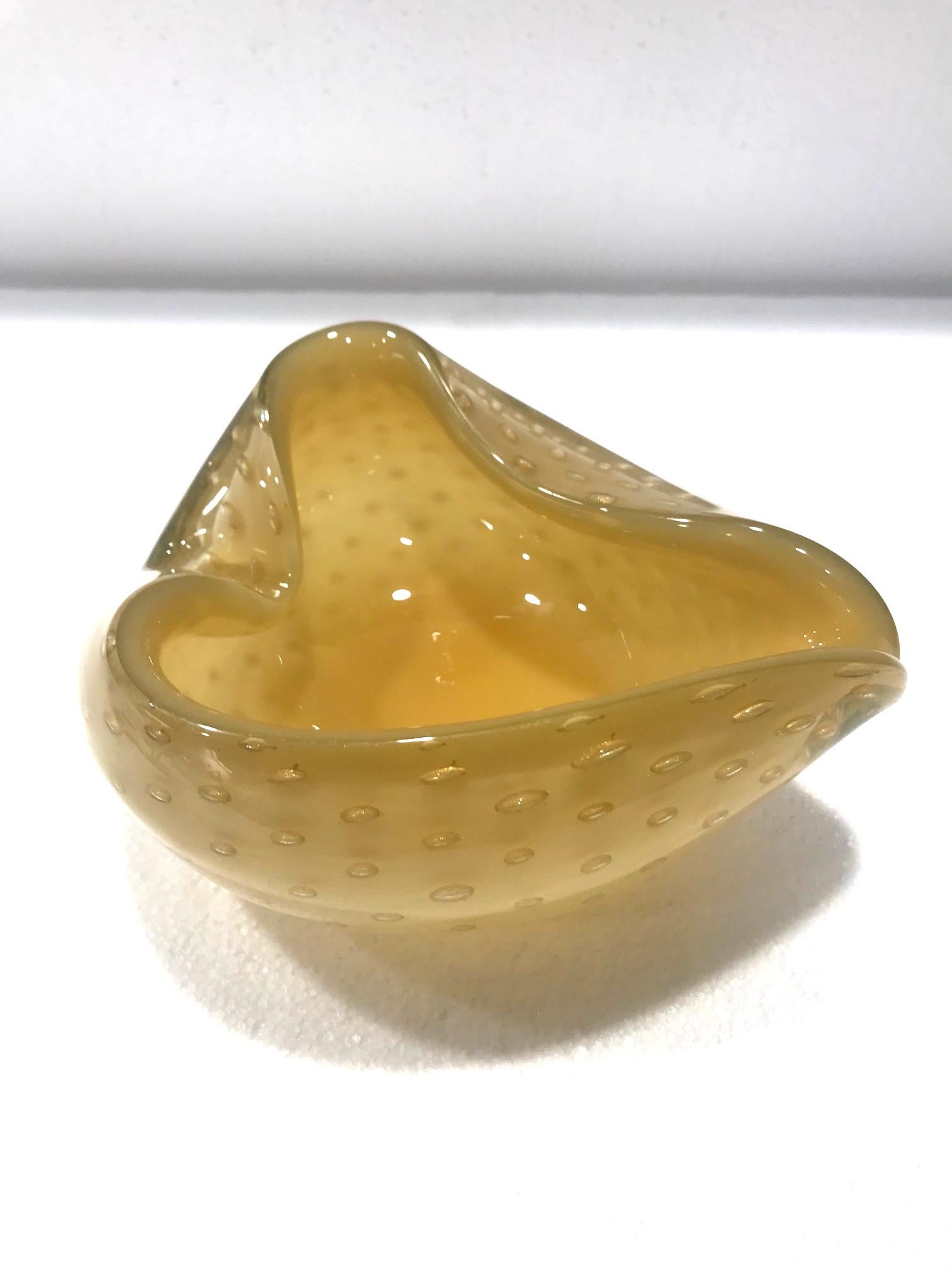 Mid-20th Century Seguso Murano Glass Bowl with Controlled Bubble Design in Beige and Gold