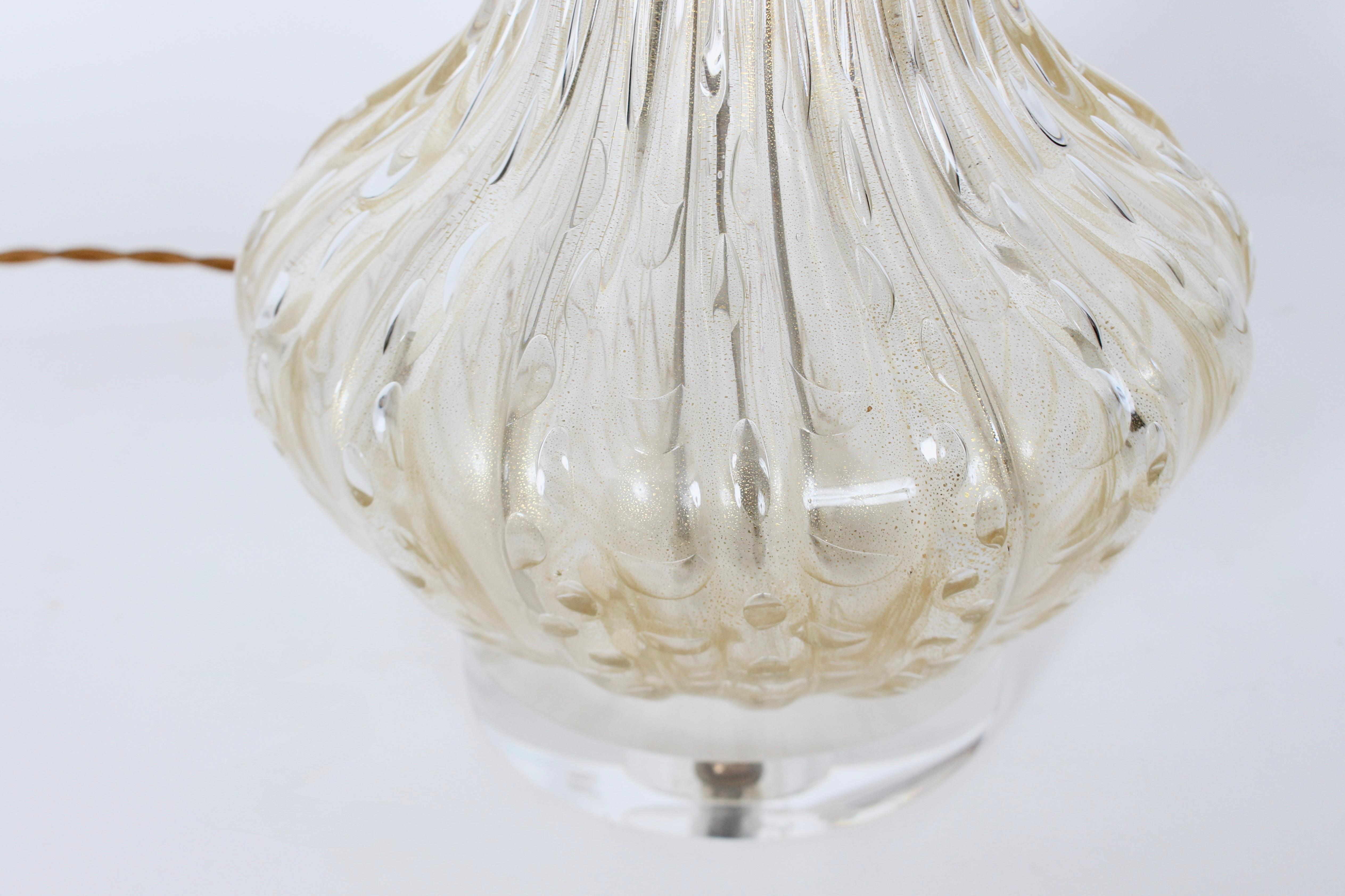 Lampe de table en verre de Murano irisé et doré, années 1950 en vente 7