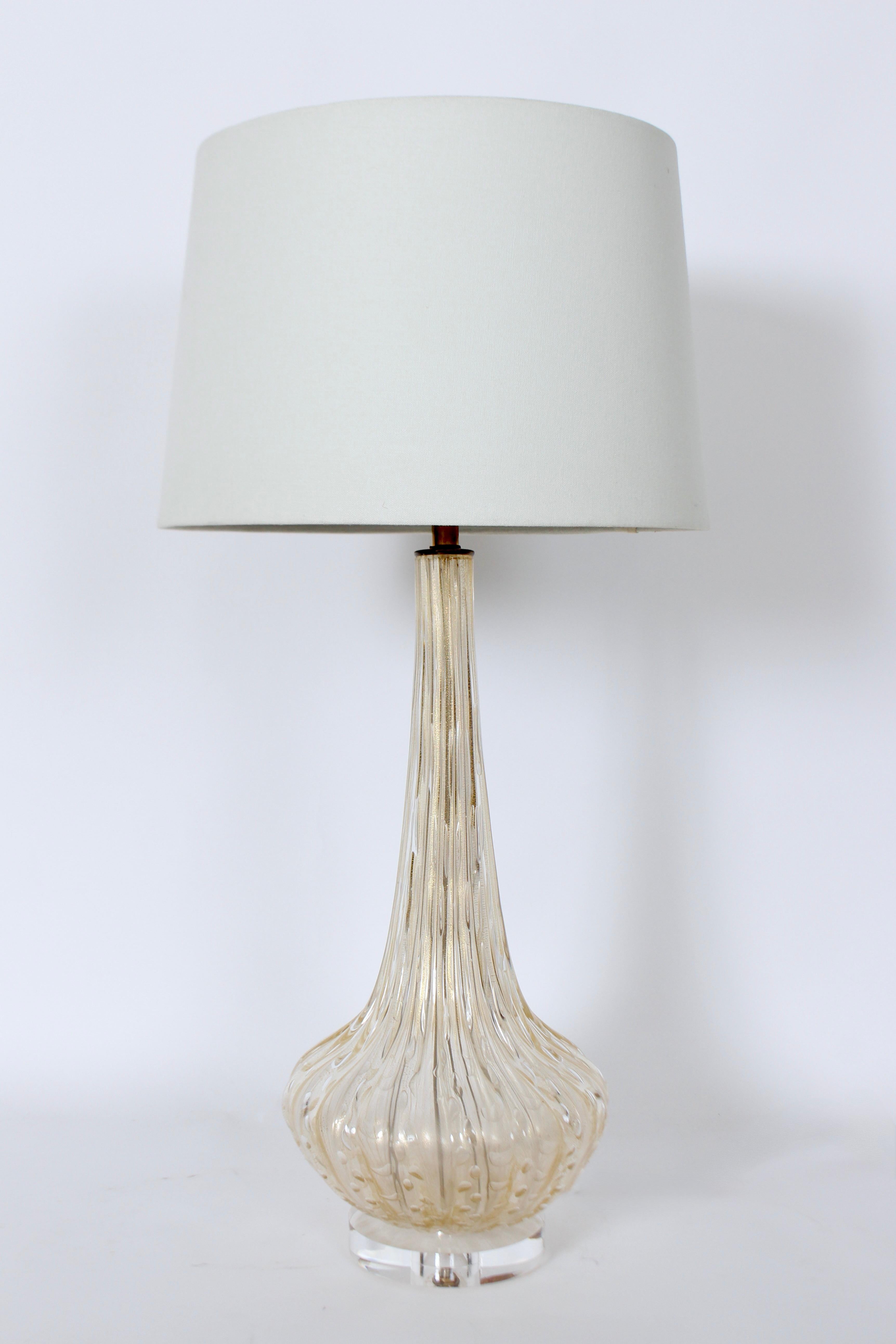 Lampe de table en verre de Murano irisé et doré, années 1950 en vente 10