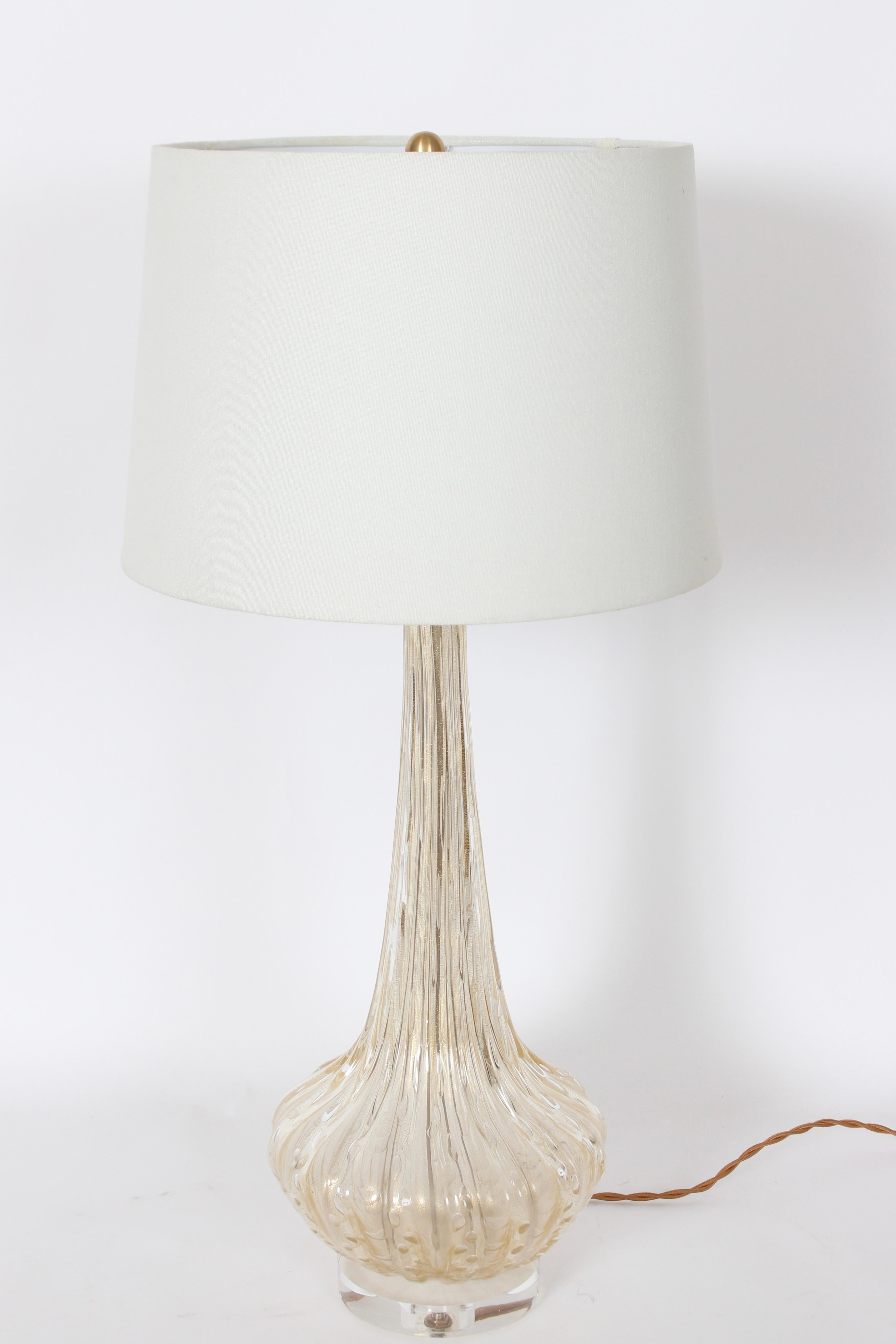 Lampe de table en verre de Murano irisé et doré, années 1950 en vente 1