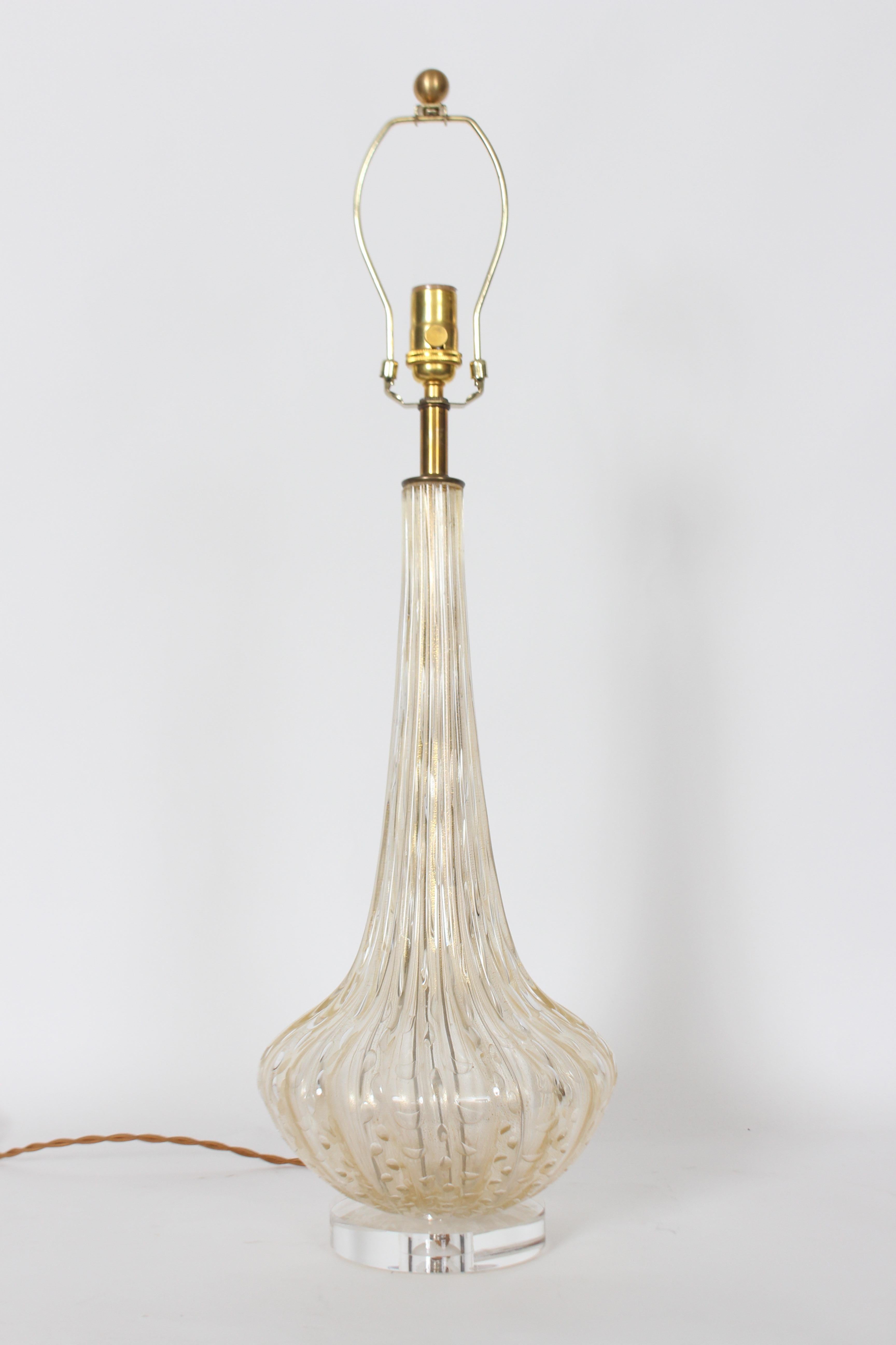 Lampe de table en verre de Murano irisé et doré, années 1950 en vente 2