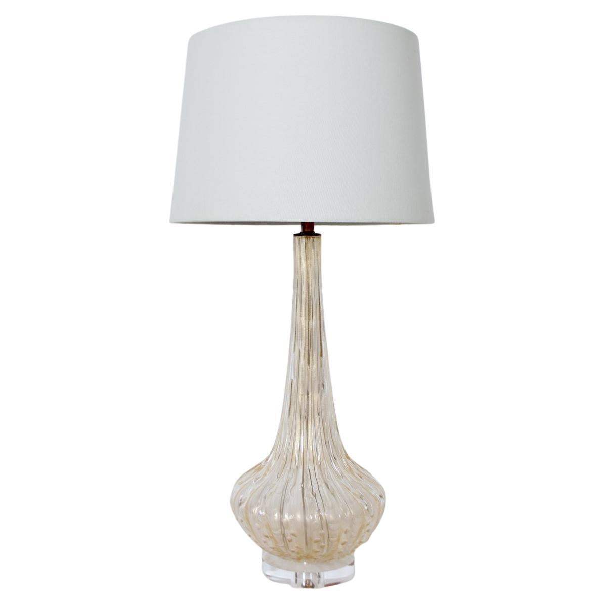 Lampe de table en verre de Murano irisé et doré, années 1950 en vente