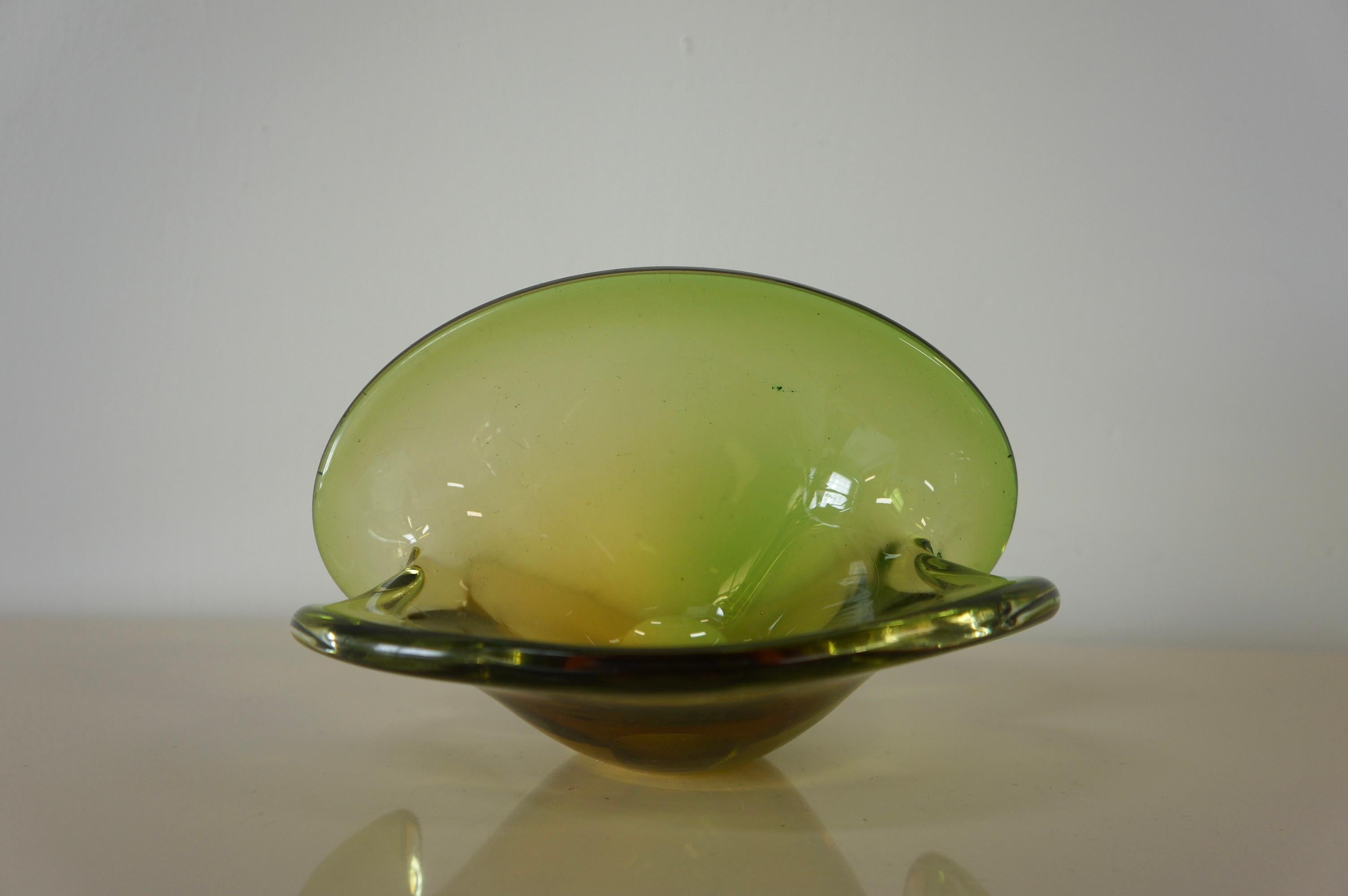 Transparent Green art glass Archimede Seguso decorative bowl made by Murano. This striking decorative bowl resembles the shape of a clam. It was designed by Archimede Seguso and made in the 1960s in Murano, Italy. The transparent green art glass