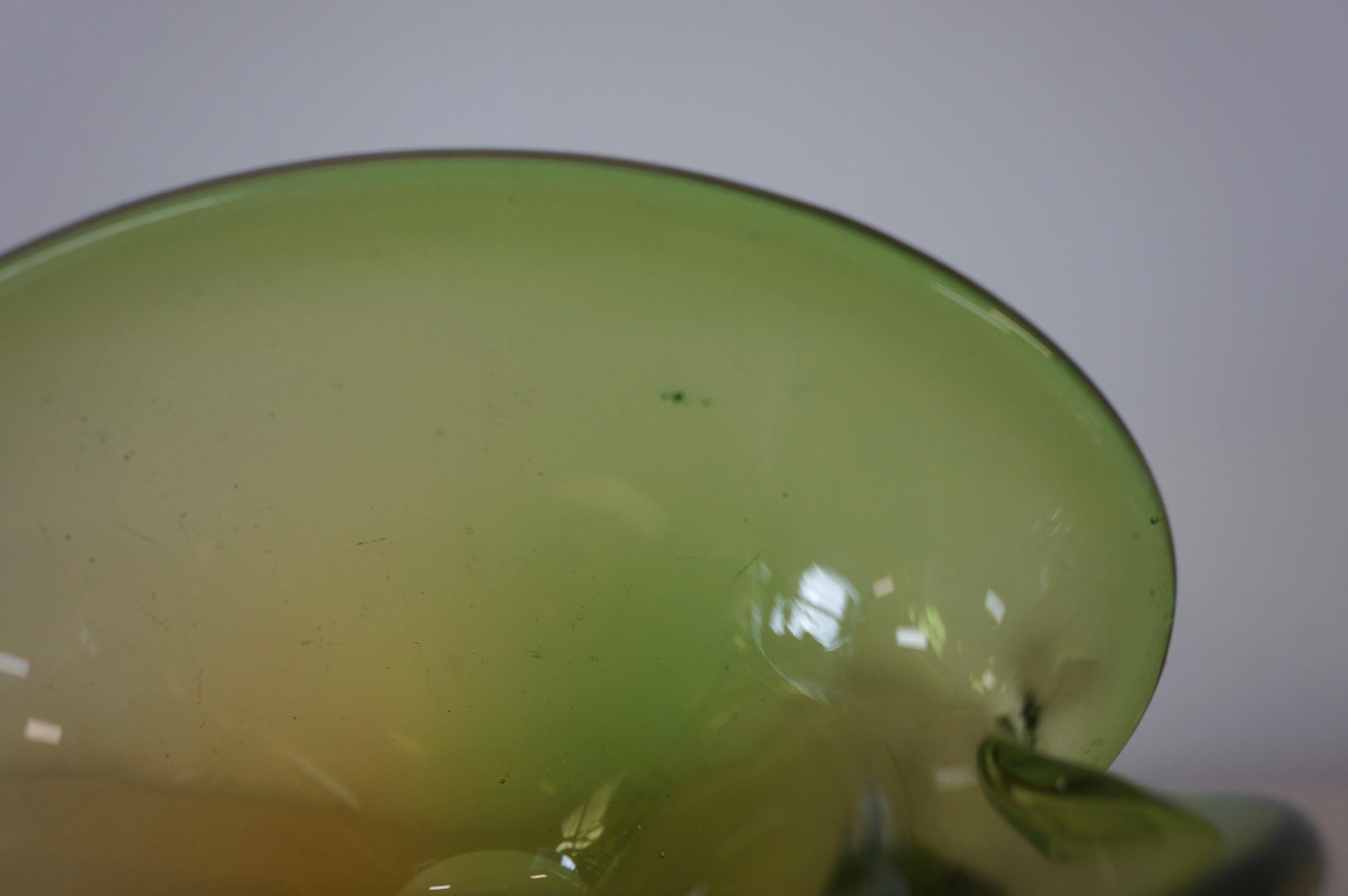 Mid-Century Modern Seguso Murano Glass Green 1960s Clam shaped Shell Bowl, Italy