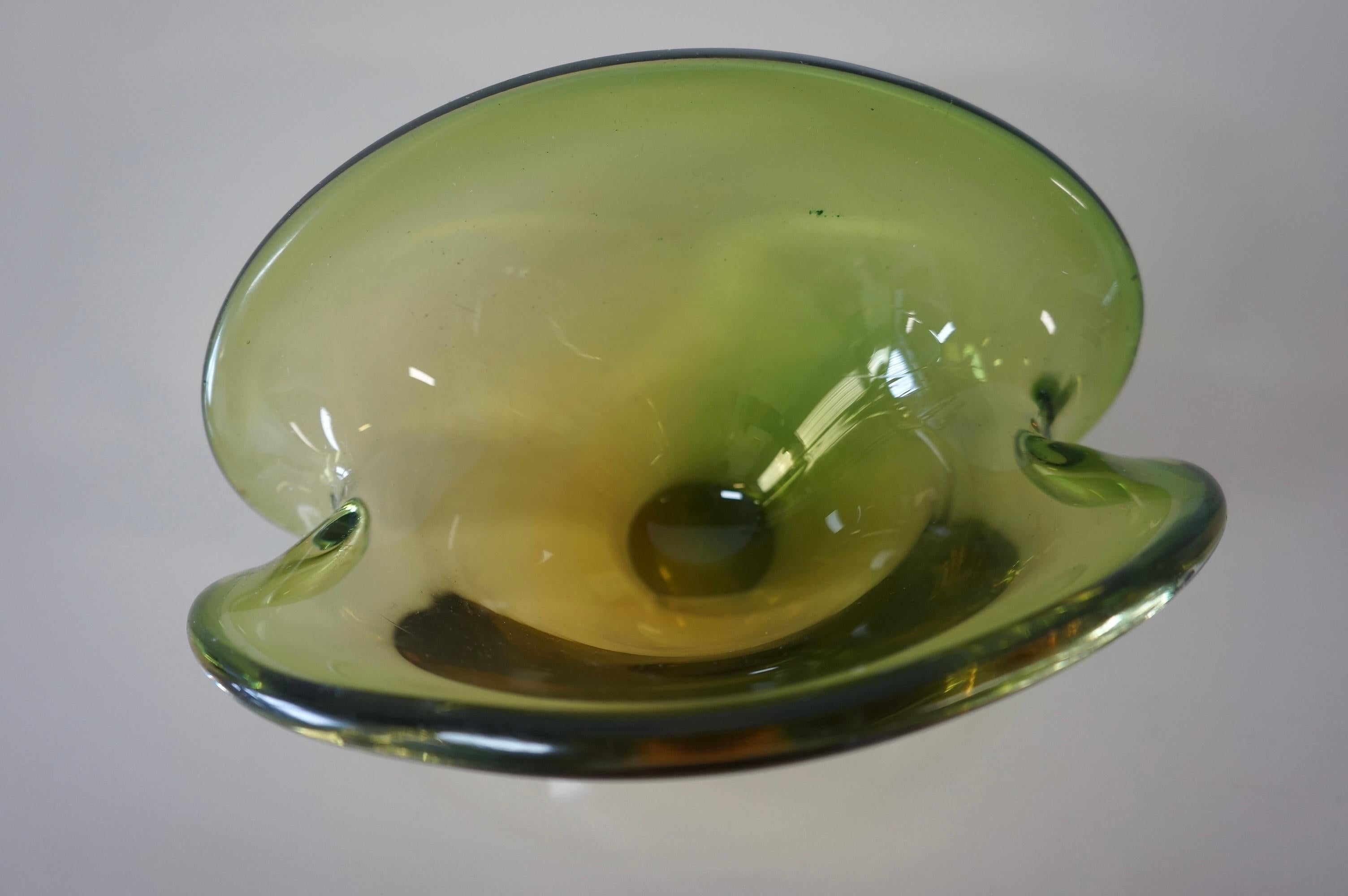 Other Seguso Murano Glass Green 1960s Clam shaped Shell Bowl, Italy
