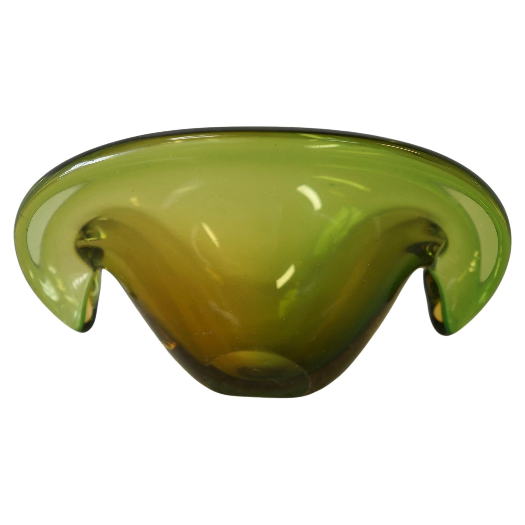 Seguso Murano Glass Green 1960s Clam shaped Shell Bowl, Italy