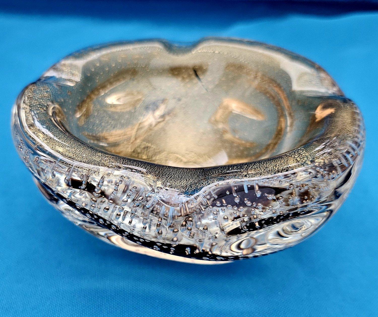 Seguso Cuenco / Cenicero Lenti de Cristal de Murano con Bullicante y Polveri de Oro 
Esta hermosa obra 