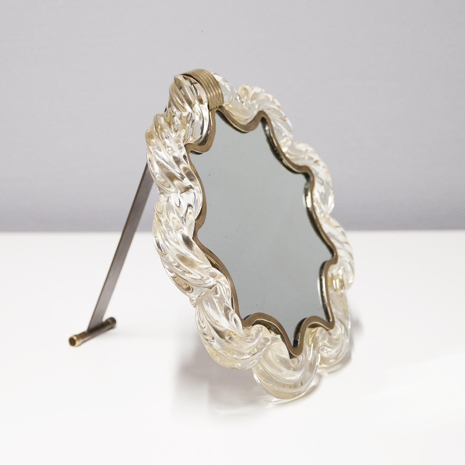 Sophisticated round picture frame or vanity mirror in thick clear blown Murano glass signed with Seguso Murano. The elegant texture of the tightly twisted glass frame in Torchon of high quality accentuates light reflections that give preciousness