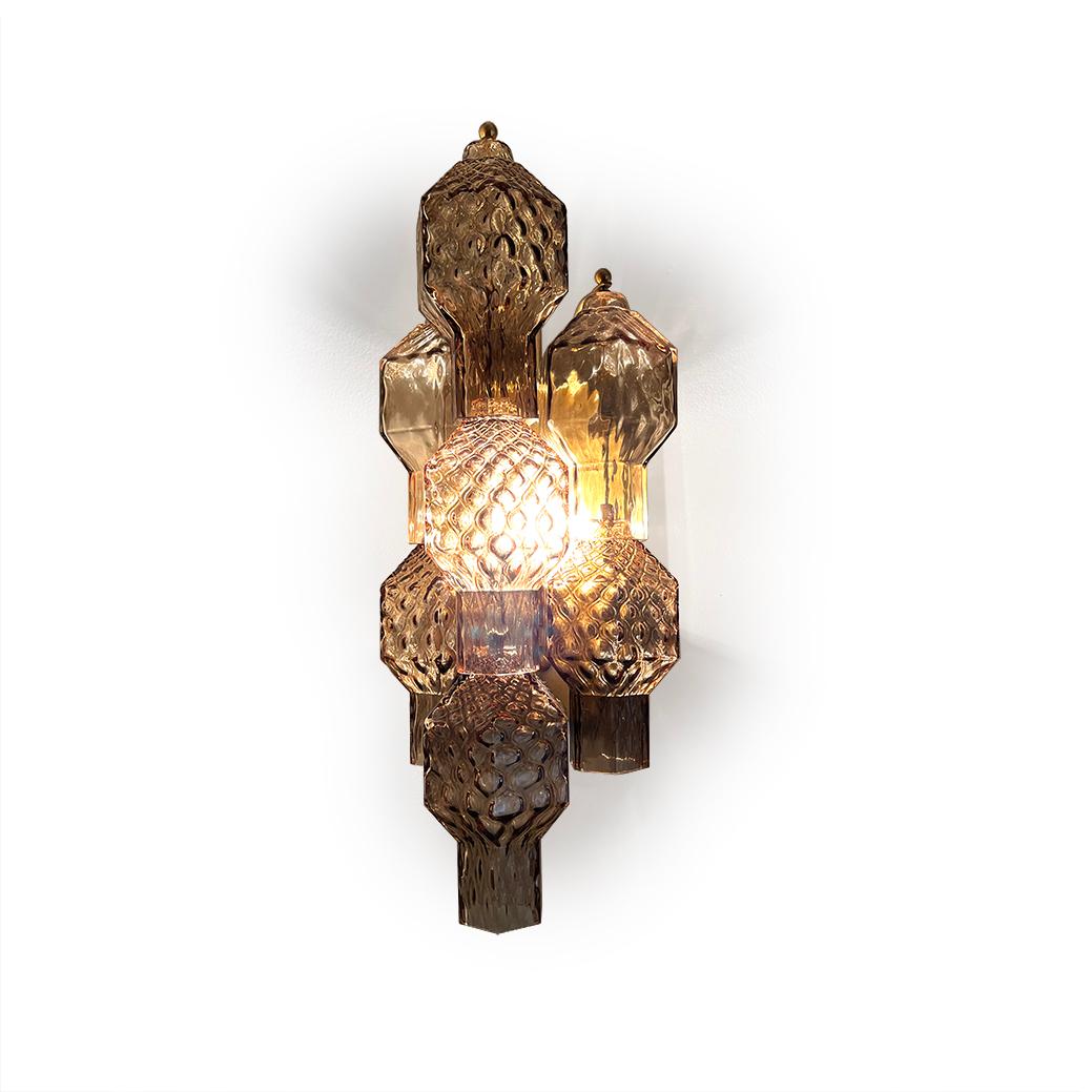 Seguso. Handmade, blown glass polieasedri wall light fixture, 
Sconce Light in brown glass element with ballotton tecnique, Takes (1) e14/12 light bulb. fir on a normal J box 2