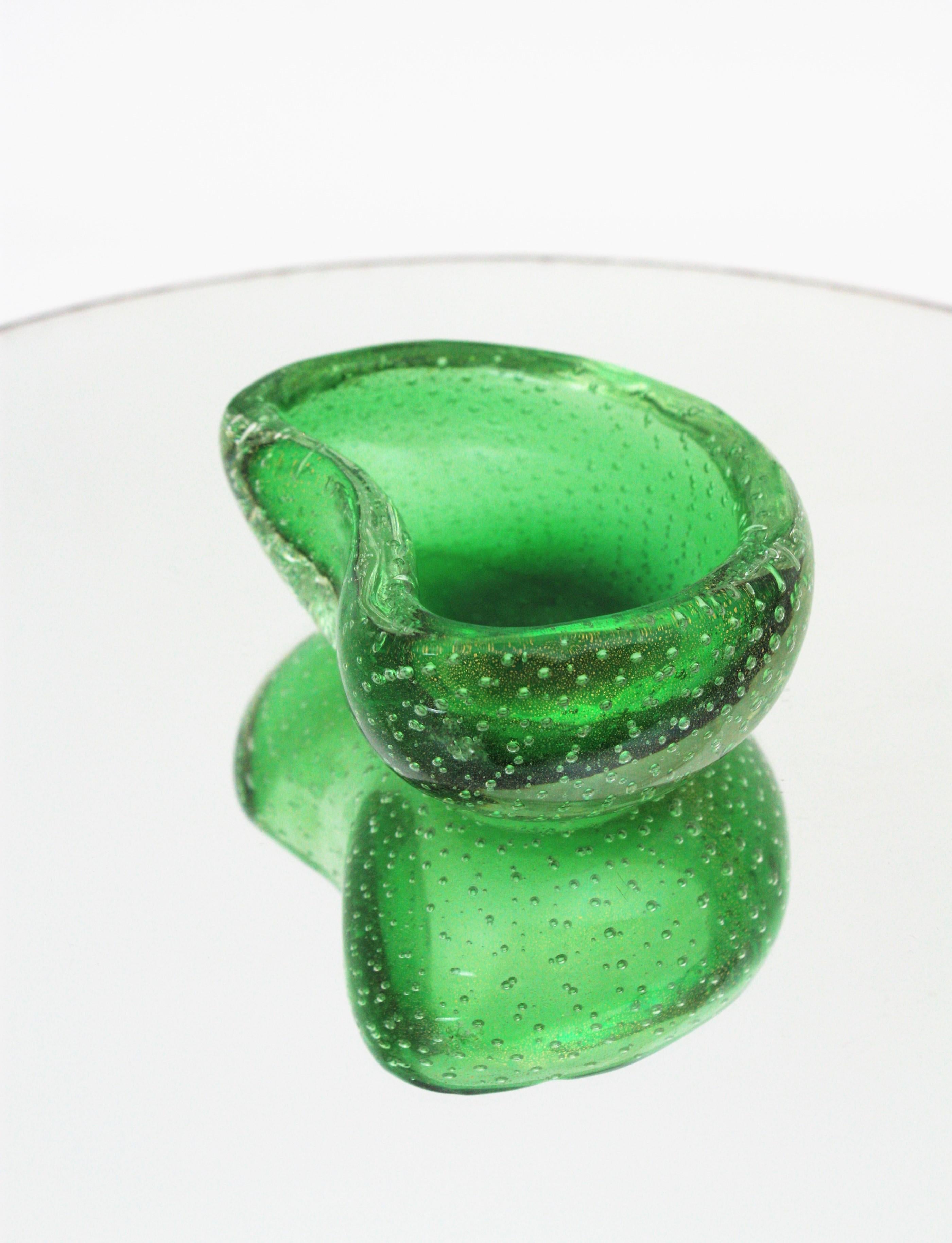 Seguso Murano Gold Flecks Air Bubbles Green Kidney Art Glass Bowl / Ashtray In Good Condition In Barcelona, ES