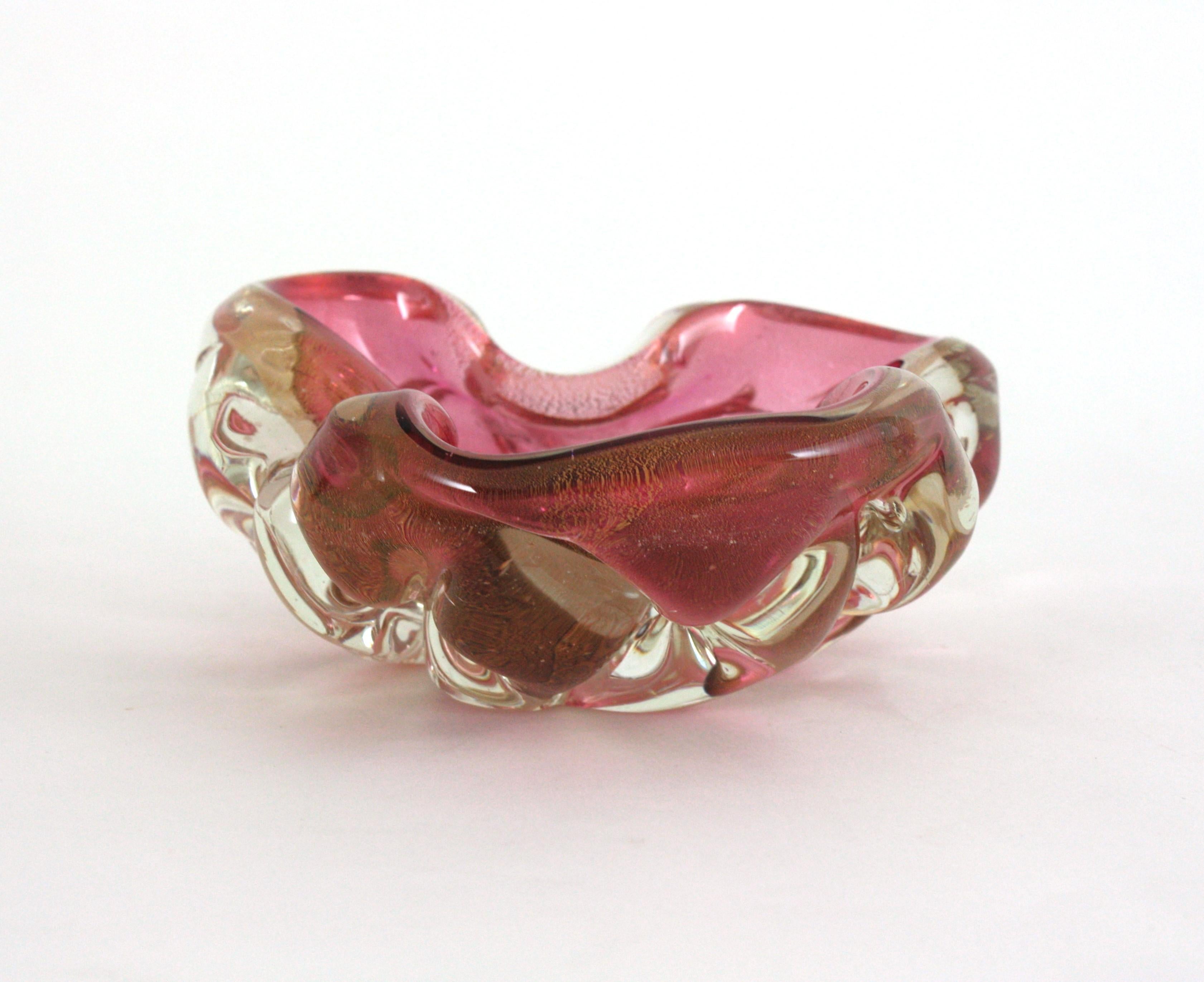 Seguso Murano Gold Flecks Pink Sommerso Italian Art Glass Bowl or Ashtray, 1950 For Sale 4