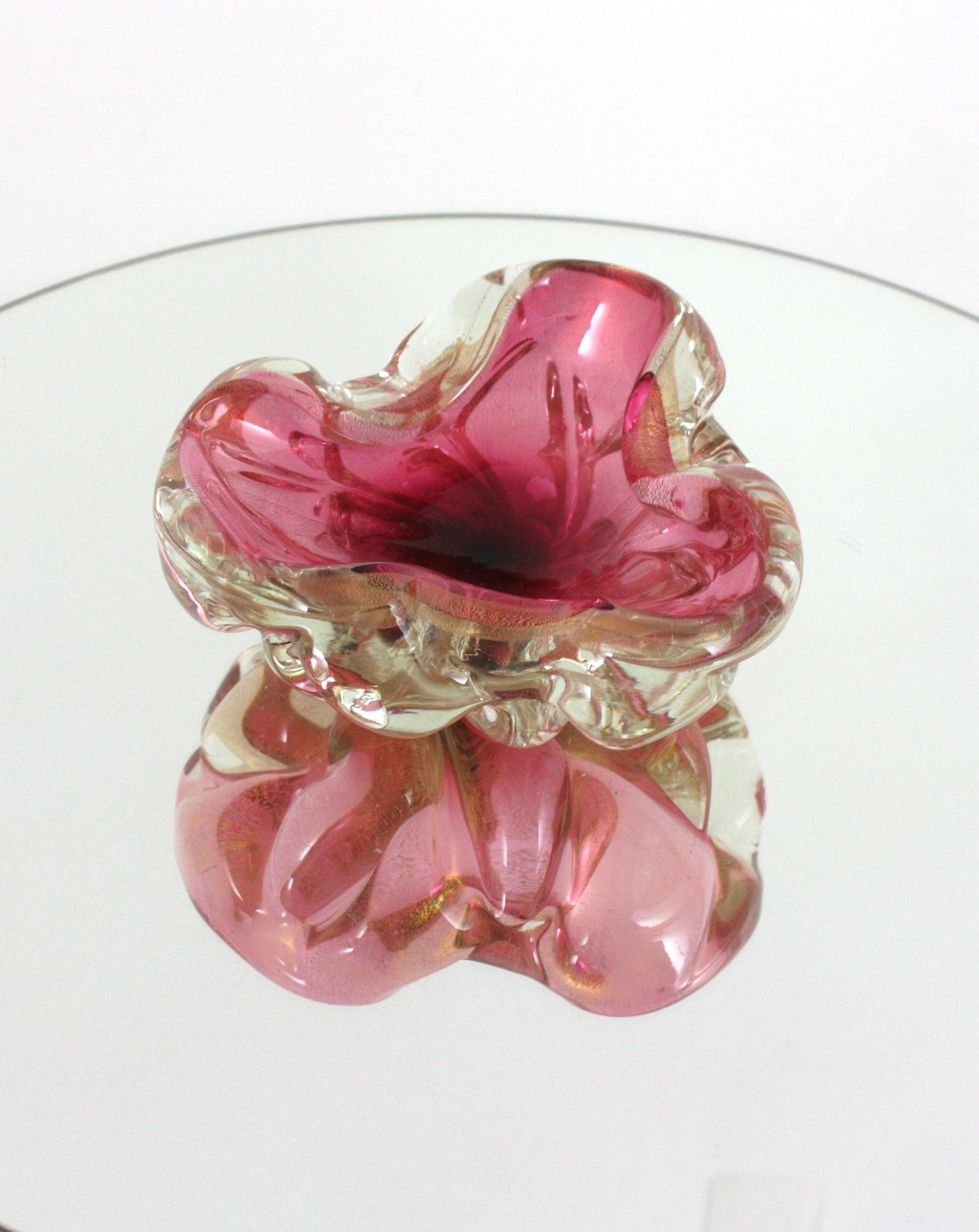 Seguso Murano Gold Flecks Pink Sommerso Italian Art Glass Bowl or Ashtray, 1950 For Sale 1