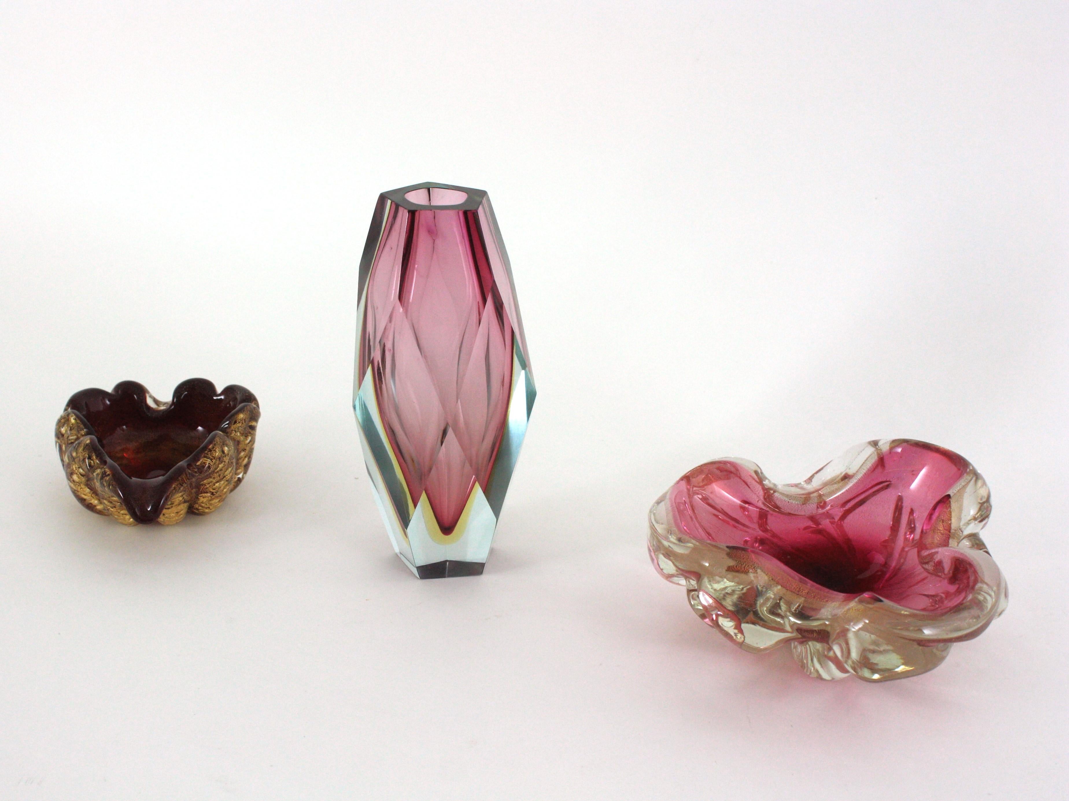 Seguso Murano Gold Flecks Pink Sommerso Italian Art Glass Bowl or Ashtray, 1950 For Sale 2