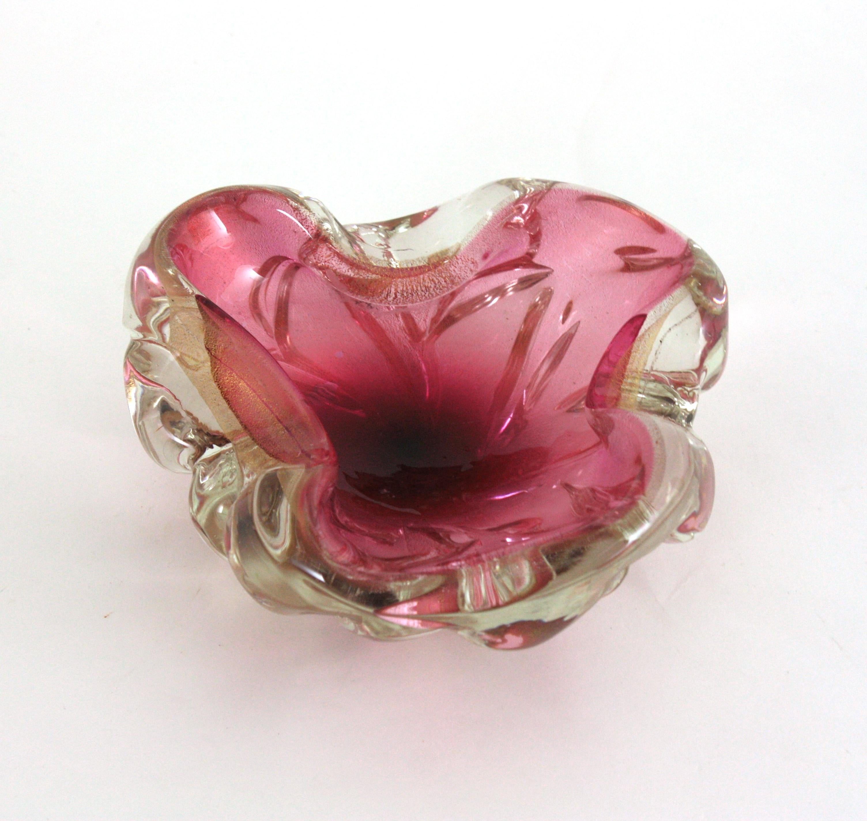 Seguso Murano Gold Flecks Pink Sommerso Italian Art Glass Bowl or Ashtray, 1950 For Sale 3