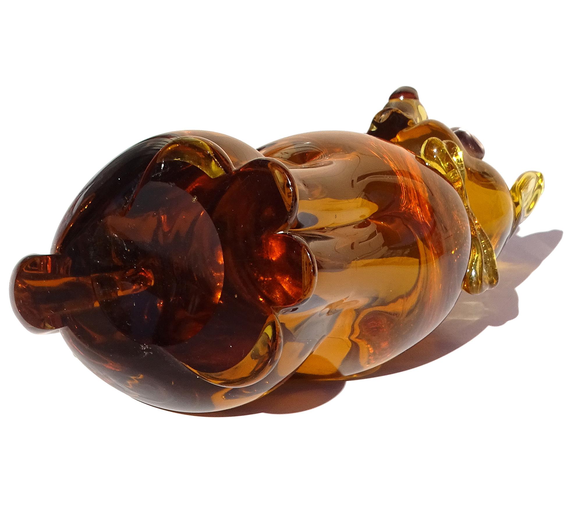 Italienische Seguso Murano-Kunstglas-Figur einer Katzenfigur aus goldenem Bernstein mit Goldflecken und Schleife im Angebot 3