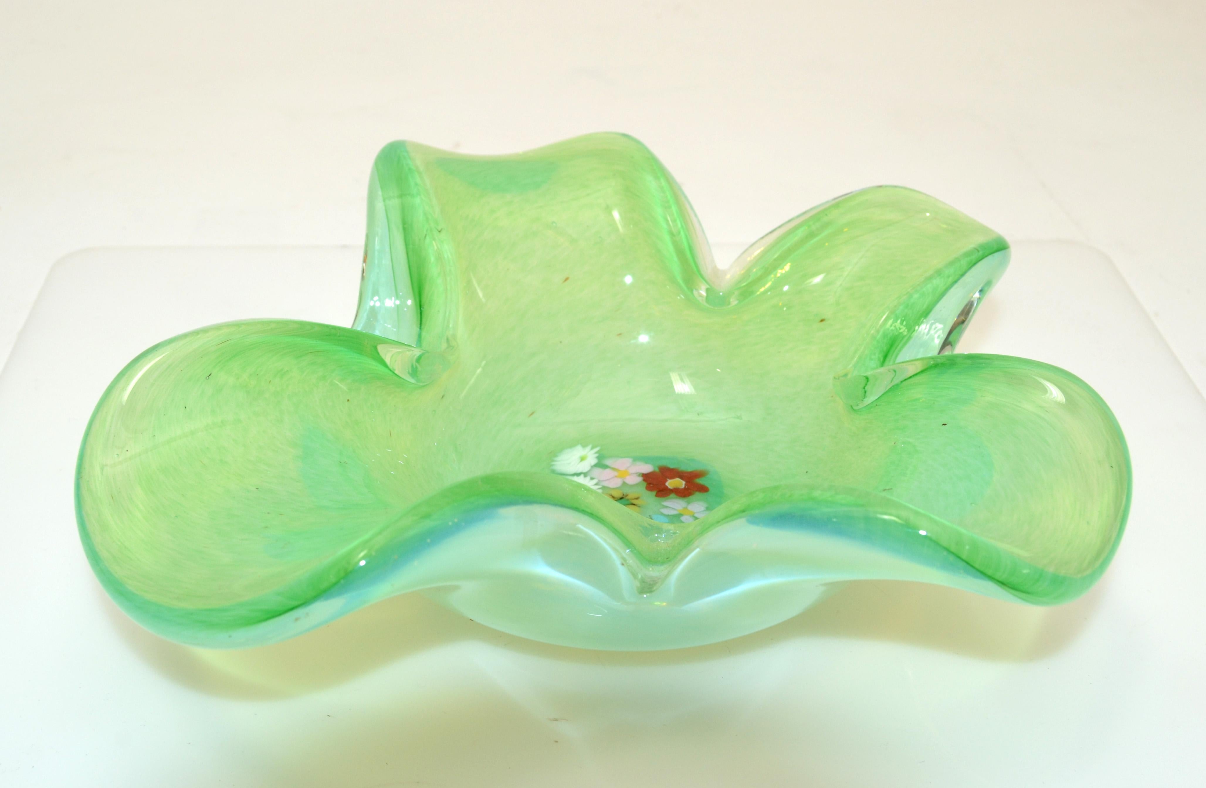 Seguso Murano Green Clear & White Millefiori Flowers Bowl, Catchall Italy 1950 In Good Condition For Sale In Miami, FL