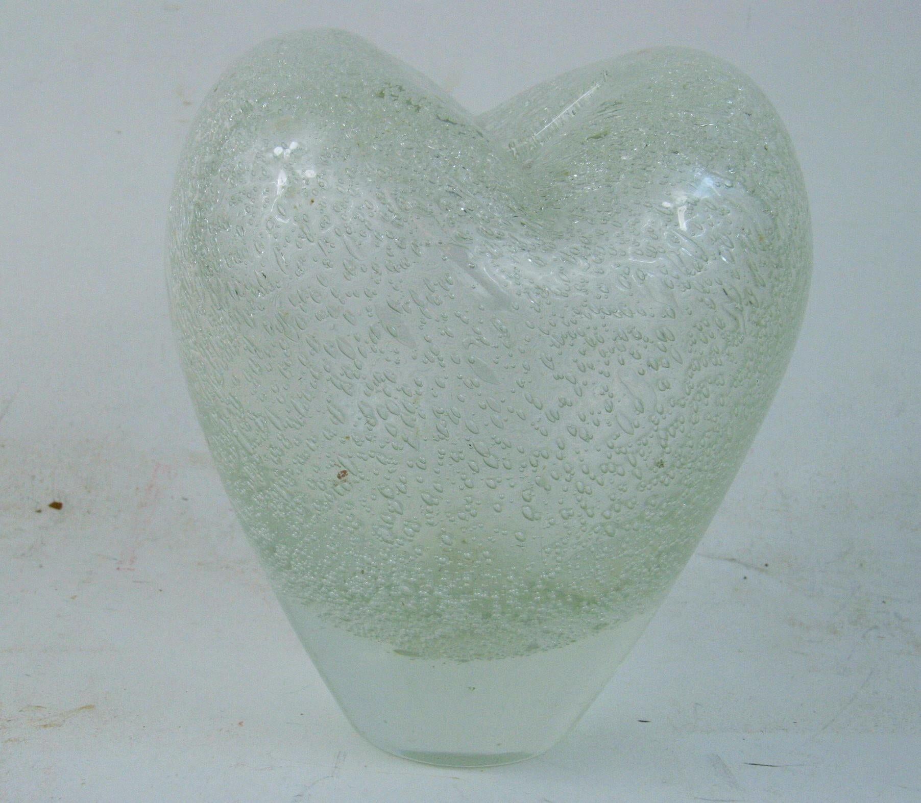  Seguso Murano Heart Shaped Vase/Sculpture In Good Condition For Sale In Douglas Manor, NY