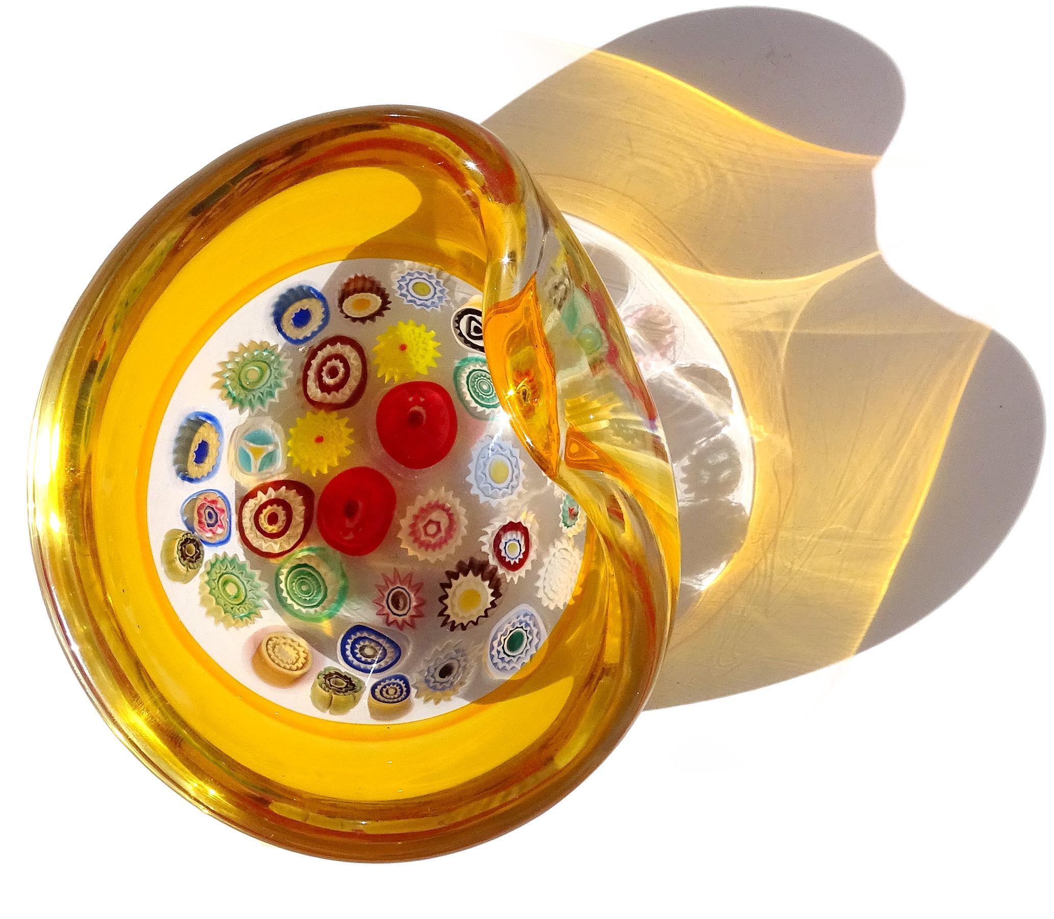 Bellissima e rara ciotola vintage in vetro artistico di Murano soffiato a mano con fiori Millefiori e bordo arancione 