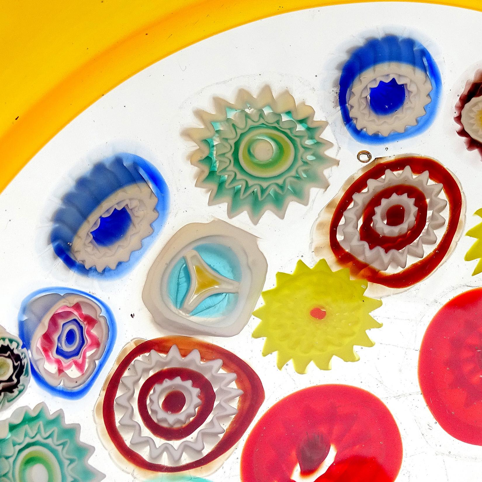 Mid-Century moderno Seguso Murano Millefiori Fiori Canne di vetro d'arte italiana Incalmo Ciotola con bordo arancione in vendita