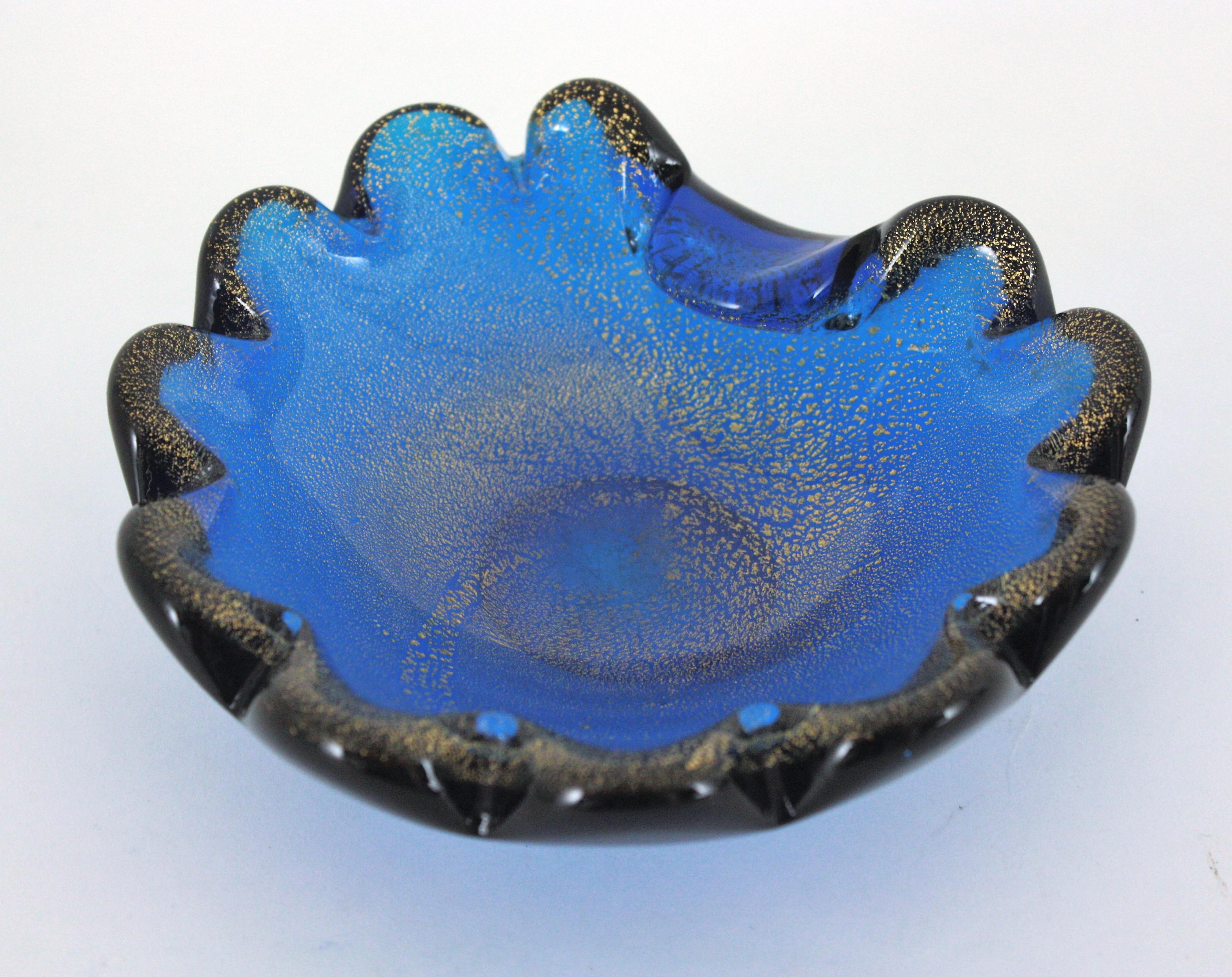 Hand-blown Blue Murano Scalloped Art Glass Bowl with Gold Flecks
Eye-catching shell shaped Murano art glass bowl or ashtray in Navy blue with scalloped rim and interior Aventurine gold flecks decoration.
This piece is attributed to Archimede Seguso