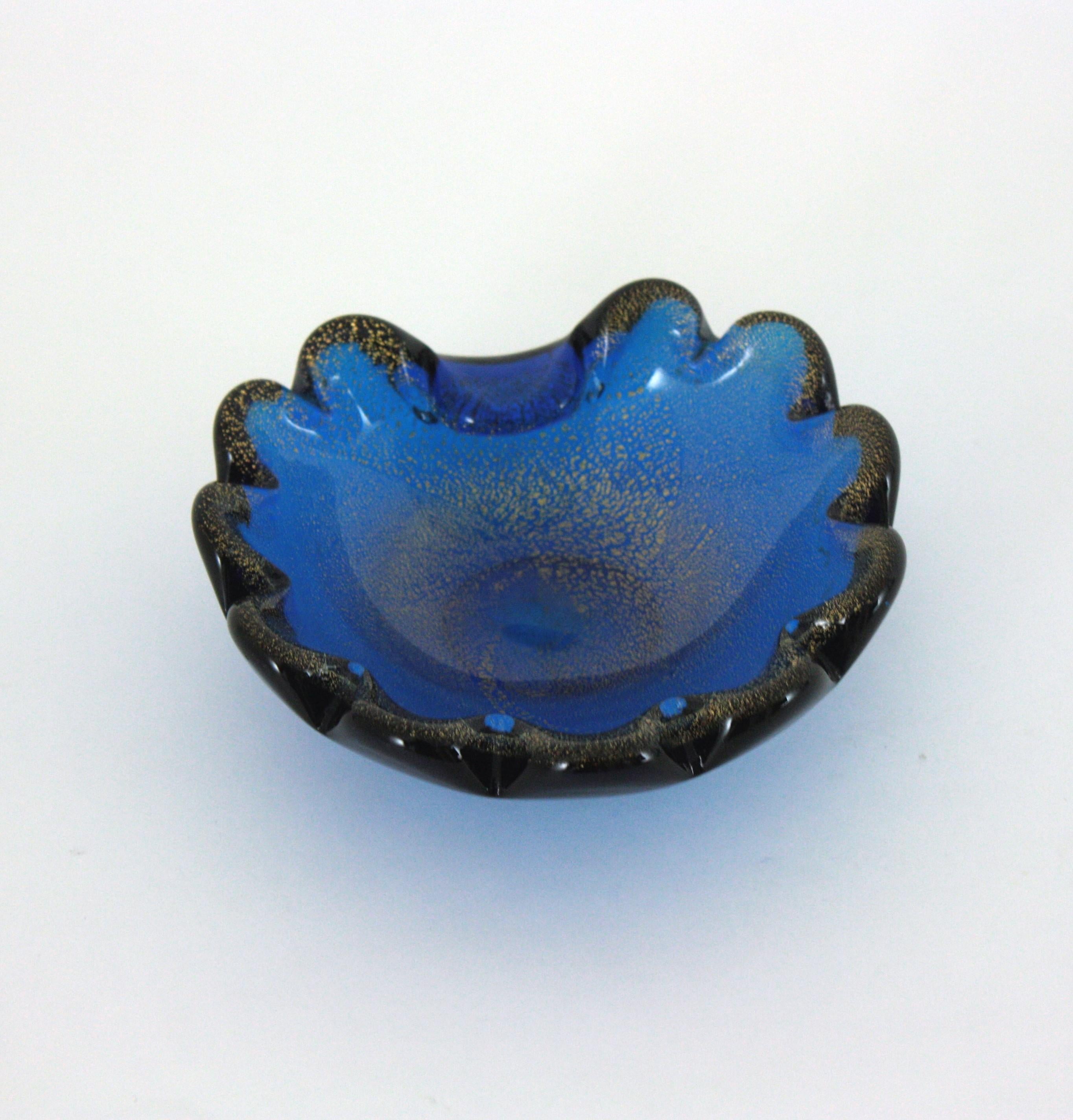 Seguso Murano Navy Blue Gold Flecks Art Glass Shell Bowl In Excellent Condition For Sale In Barcelona, ES