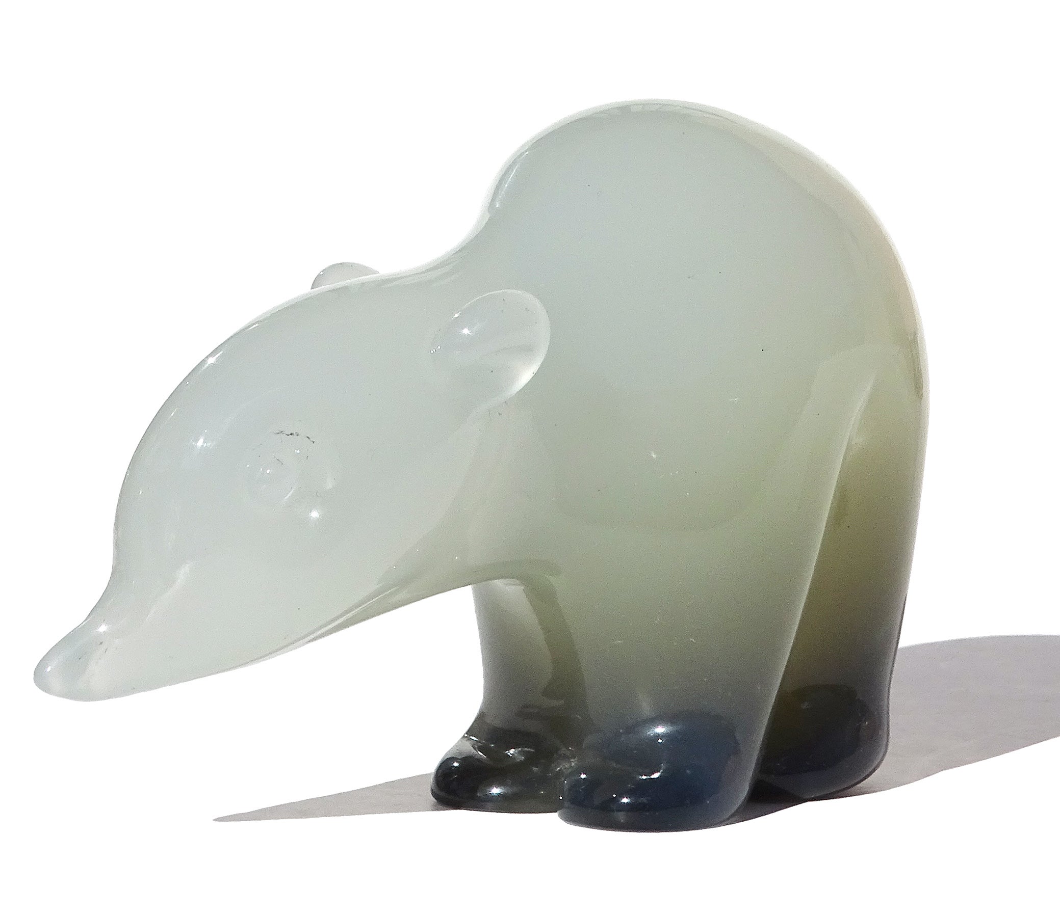 Preciosa escultura/figura vintage de cristal artístico italiano de Murano soplado a mano en blanco y verde oliva oscuro opalescente de osezno bebé. Documentado al diseñador Archimede Seguso. El oso está muy bien esculpido, con rasgos muy realistas,