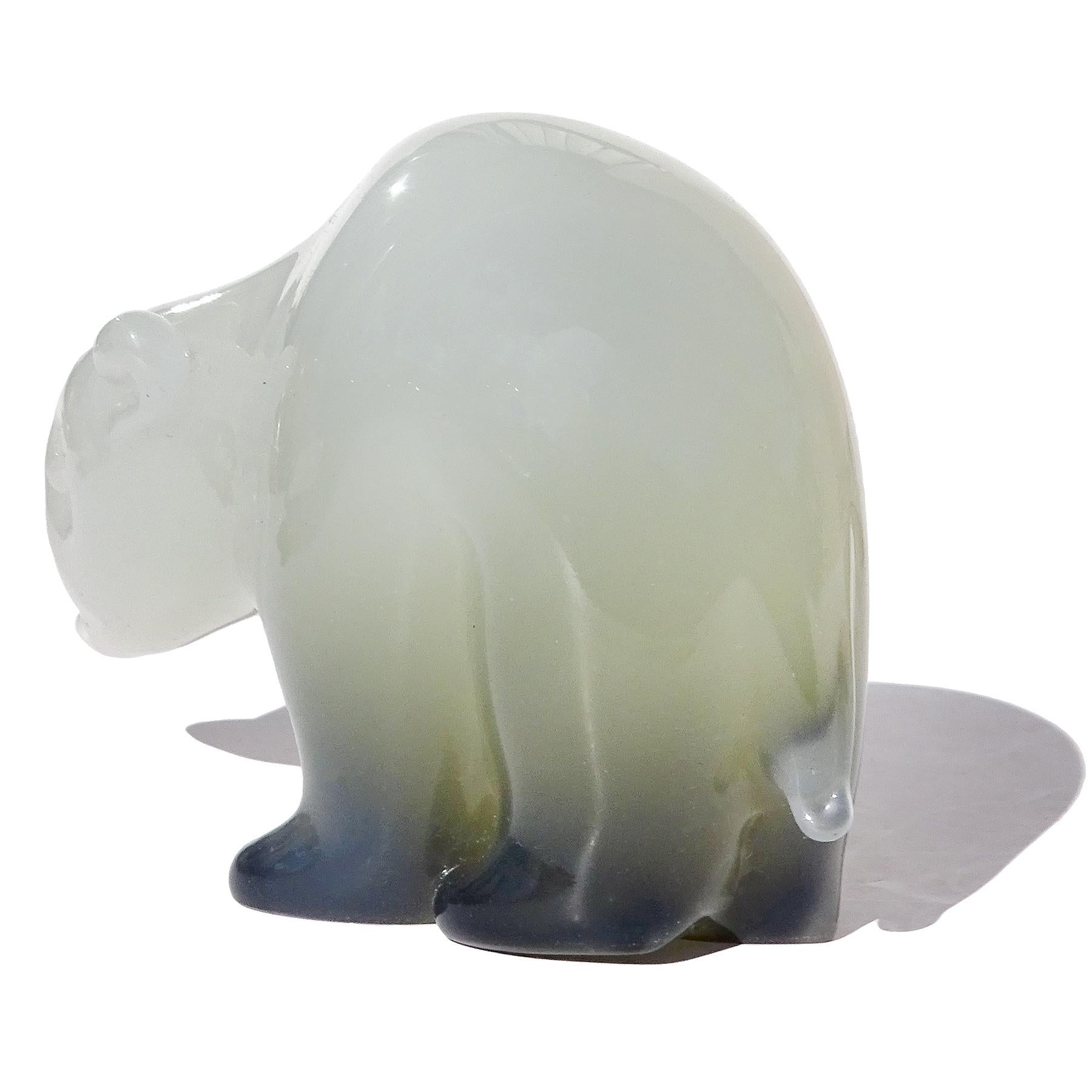 Seguso Murano Blanco Opalescente Oliva Oscuro Figurita de Vidrio Artístico Italiano Bebé Oso Hecho a mano en venta