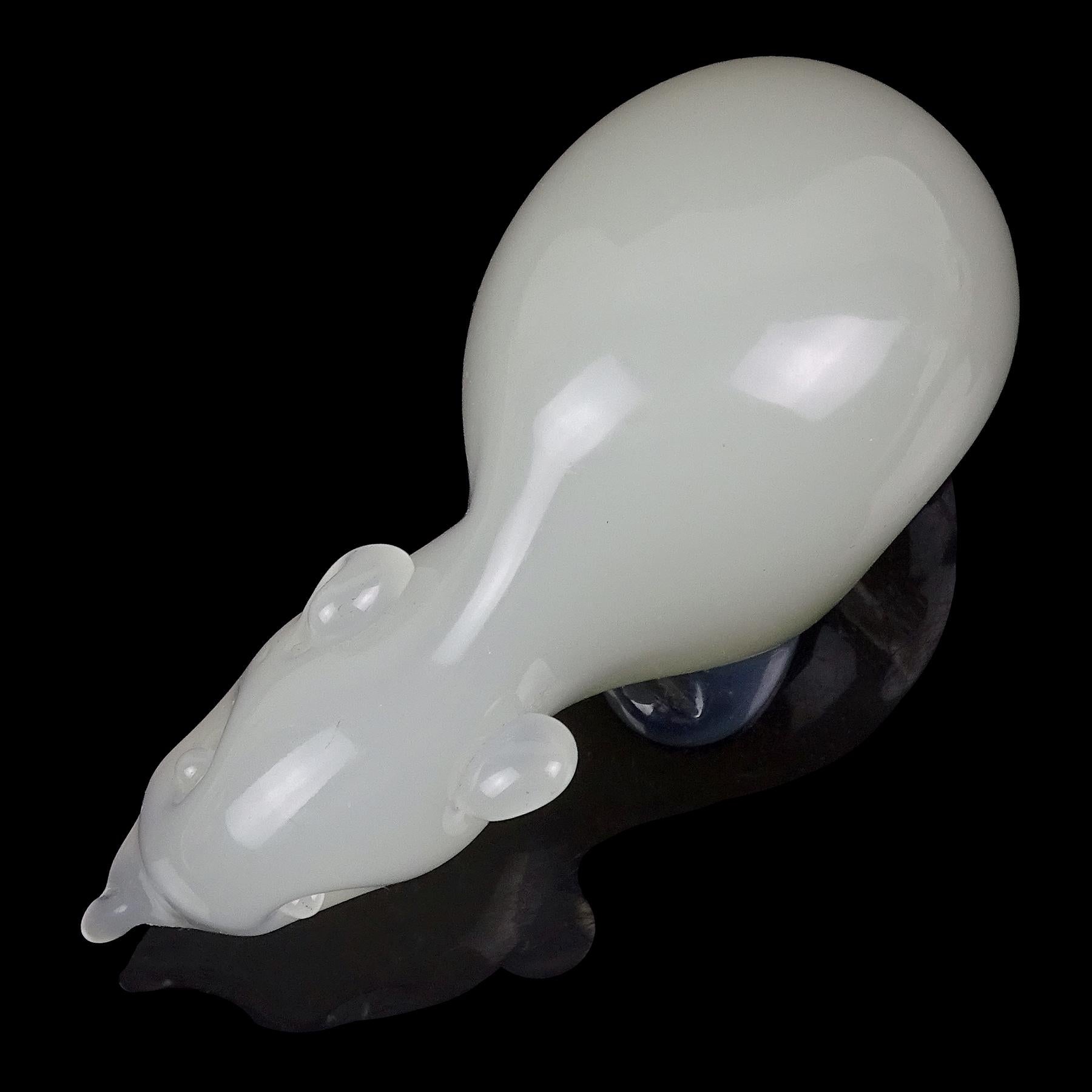 Seguso Murano Blanco Opalescente Oliva Oscuro Figurita de Vidrio Artístico Italiano Bebé Oso en Bueno estado para la venta en Kissimmee, FL