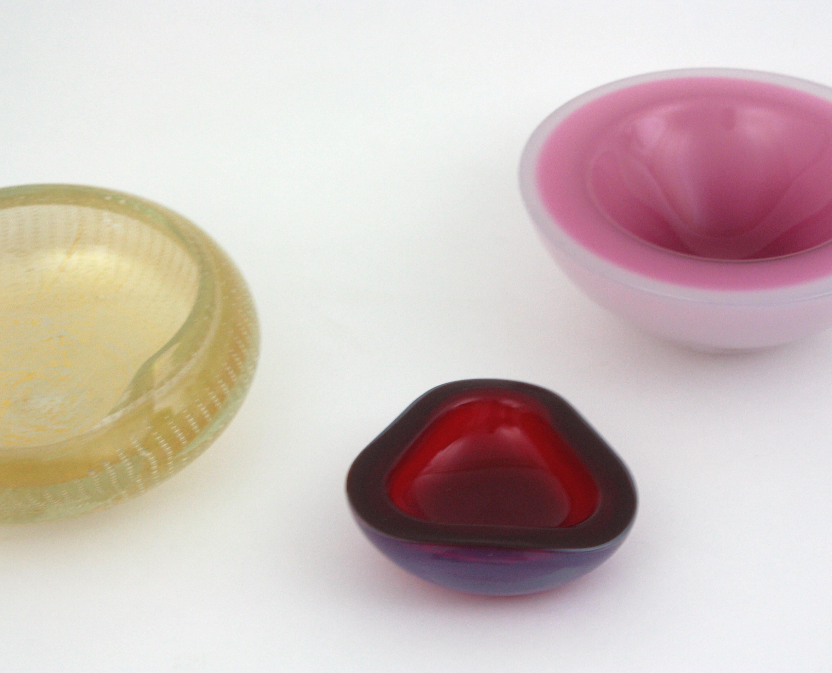Mid-Century Modern Seguso Murano Opalescent White & Red Triangle Geode Glass Bowl For Sale