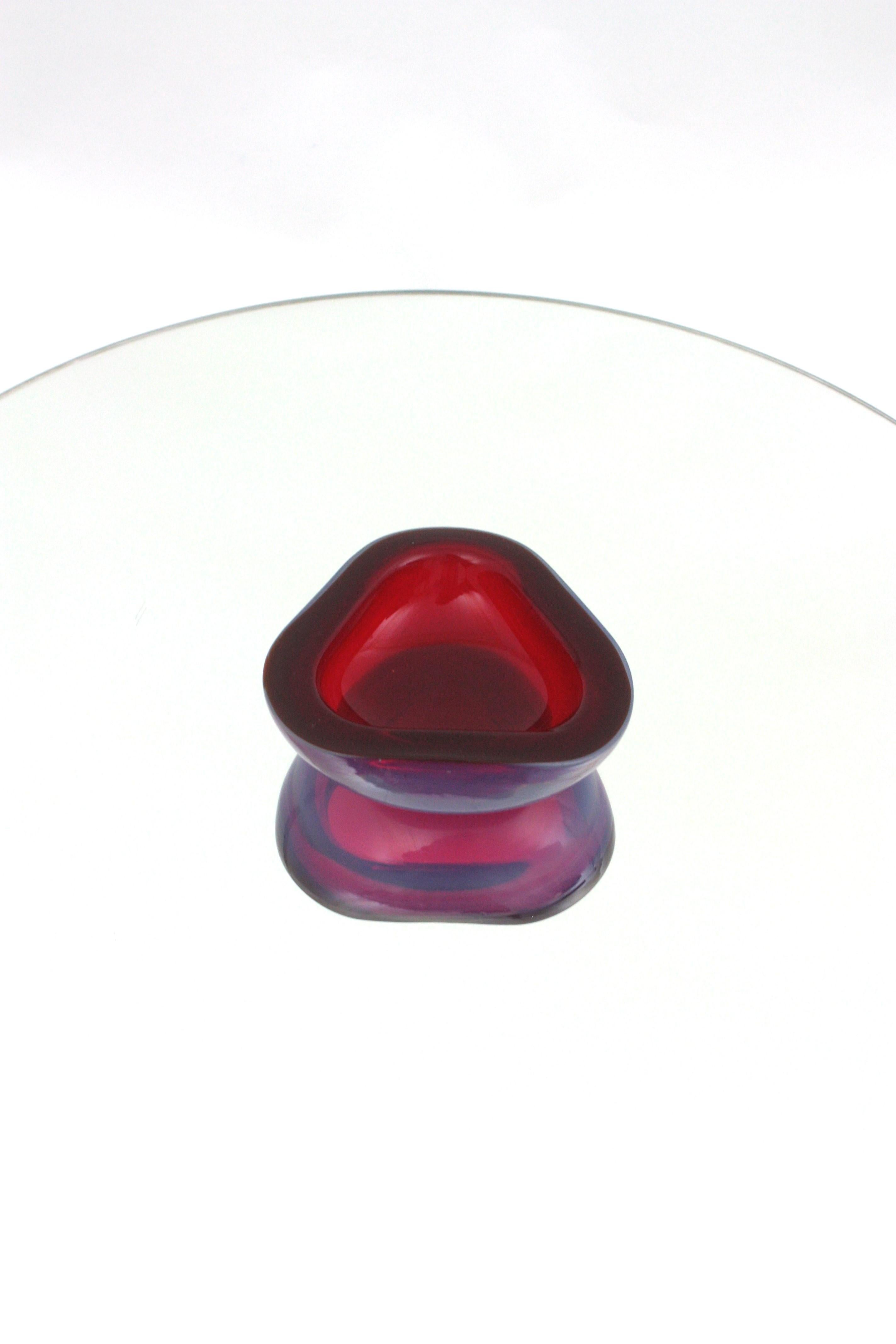 Seguso Murano Opalescent White & Red Triangle Geode Glass Bowl In Excellent Condition For Sale In Barcelona, ES