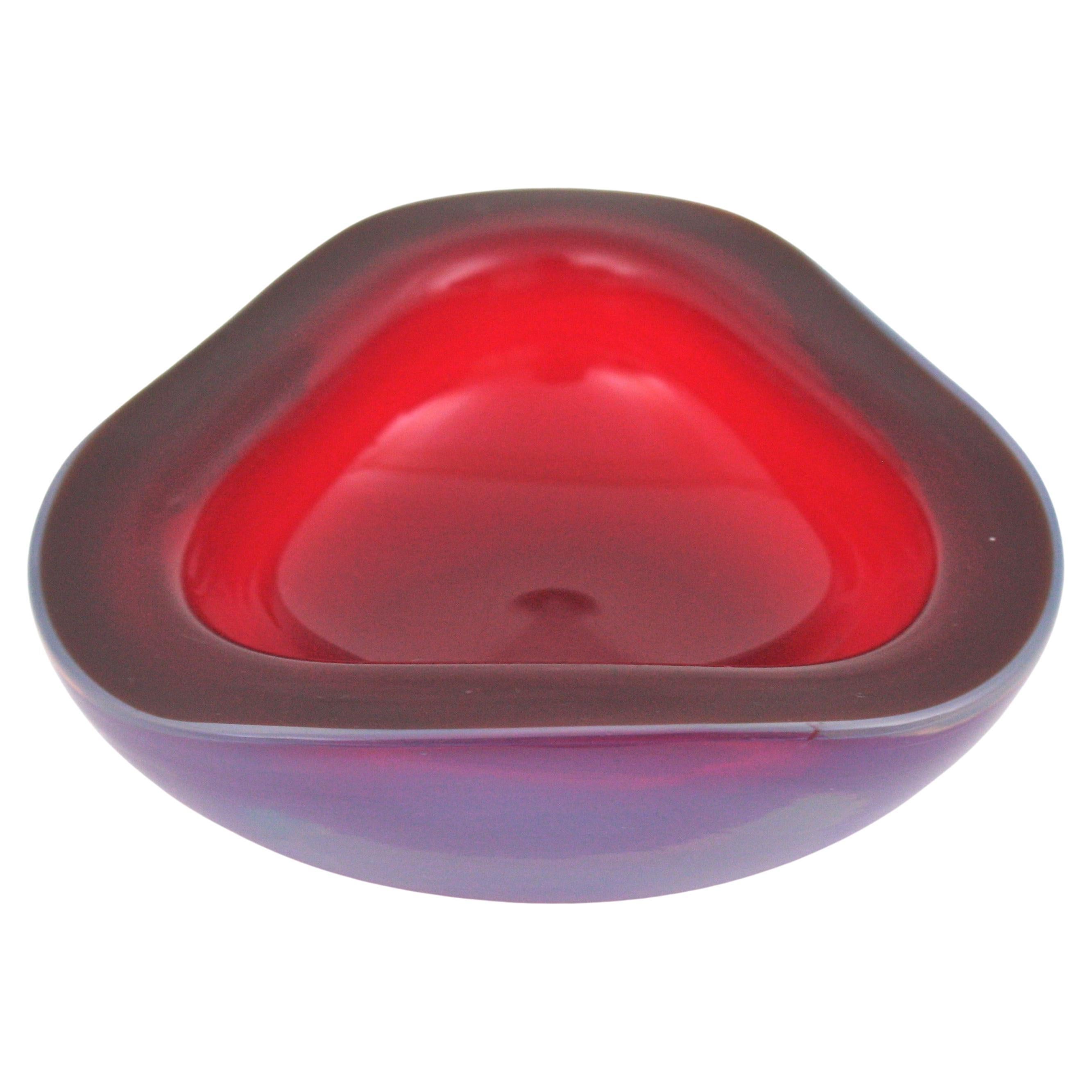 Seguso Murano Bol en verre opalescent à géodes triangulaires blanches et rouges