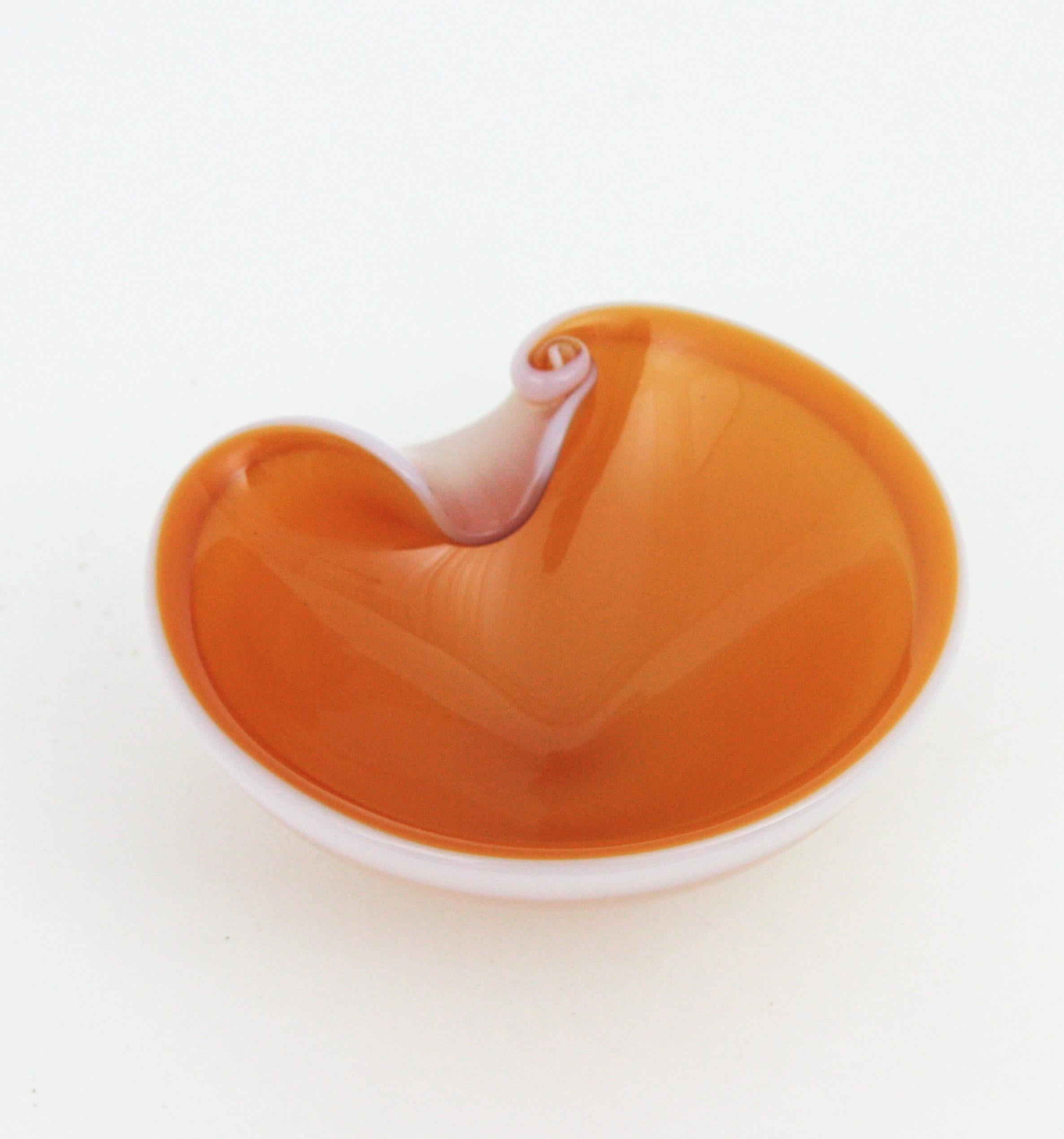Seguso Murano Orange White Art Glass Shell Bowl Ashtray For Sale 2