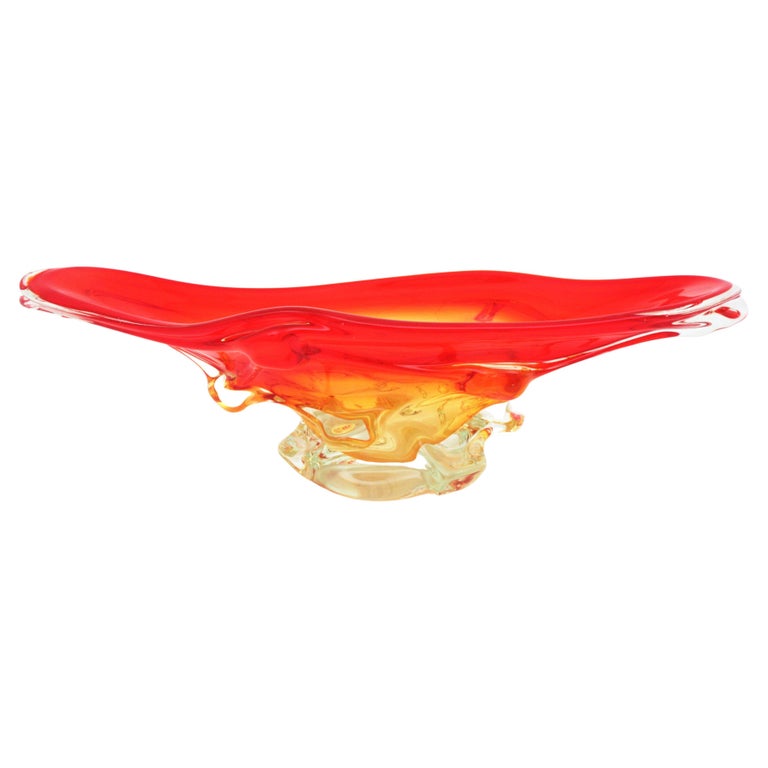 Oversized midcentury Murano art glass centerpiece with pulled details. Attributed to Seguso, Italy, 1960s
An spectacular hand blown Murano art glass vase in shades of orange yellow and clear glass with pulled details thorough. Very attractive when
