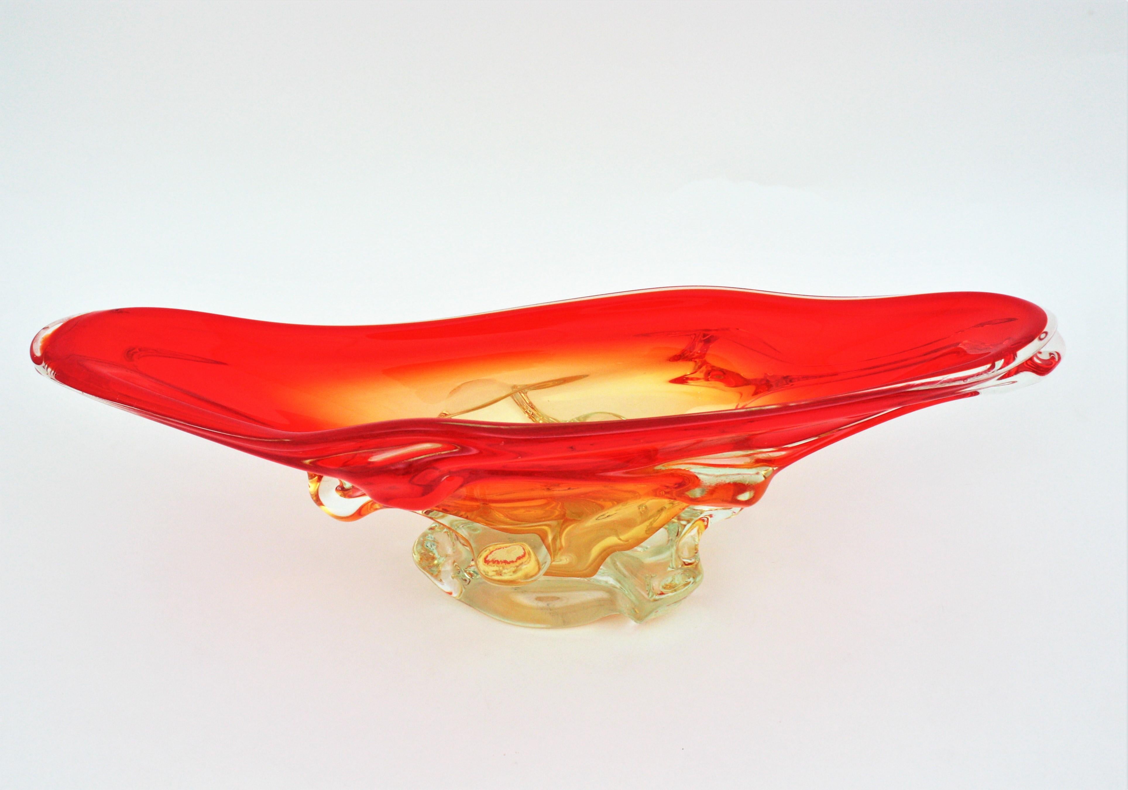 italien Centre de table en verre d'art Seguso de Murano orange, jaune et transparent, années 1960 en vente