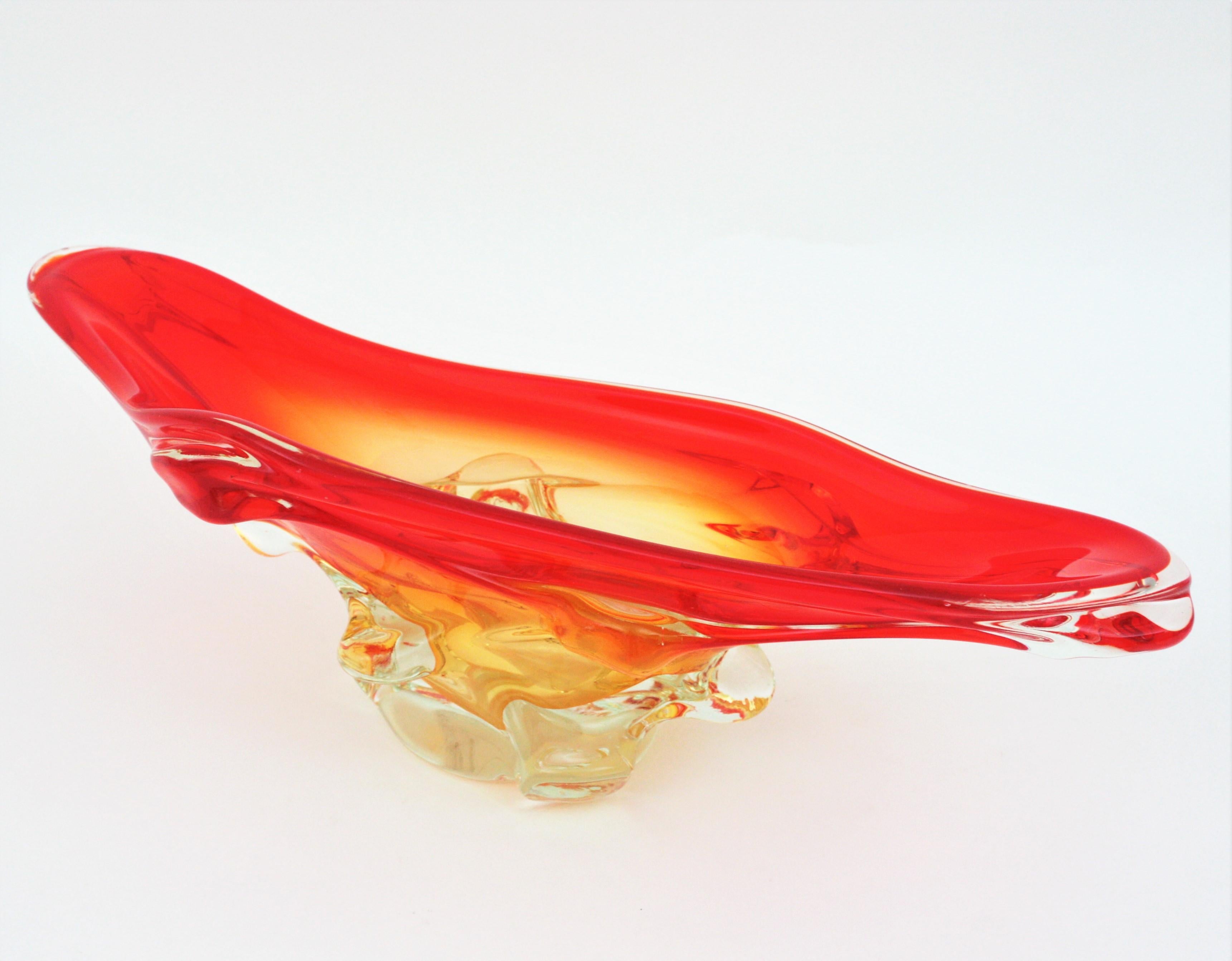 Fait main Centre de table en verre d'art Seguso de Murano orange, jaune et transparent, années 1960 en vente