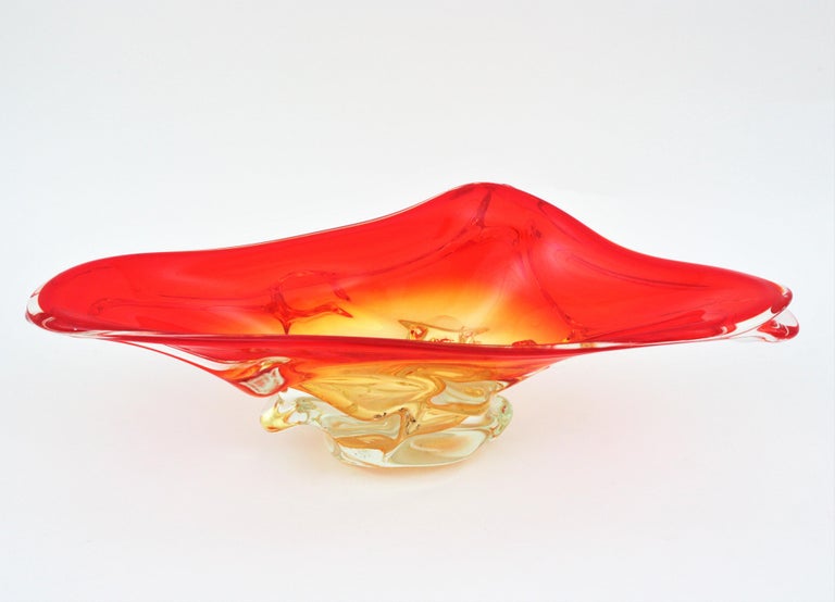 Seguso Murano Orange Yellow Clear Sommerso Art Glass Centerpiece, 1960s In Good Condition For Sale In Barcelona, ES