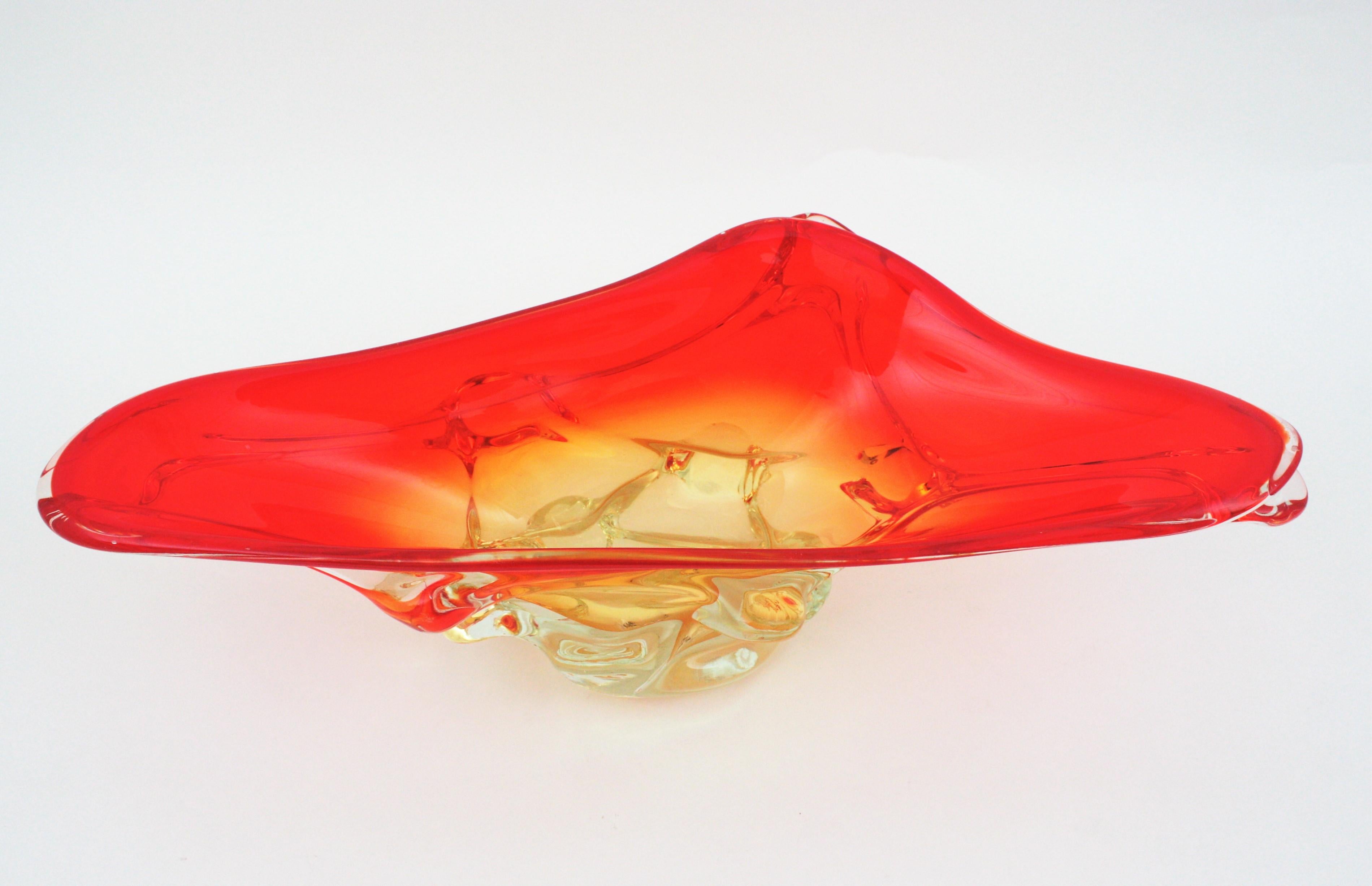 Verre Centre de table en verre d'art Seguso de Murano orange, jaune et transparent, années 1960 en vente