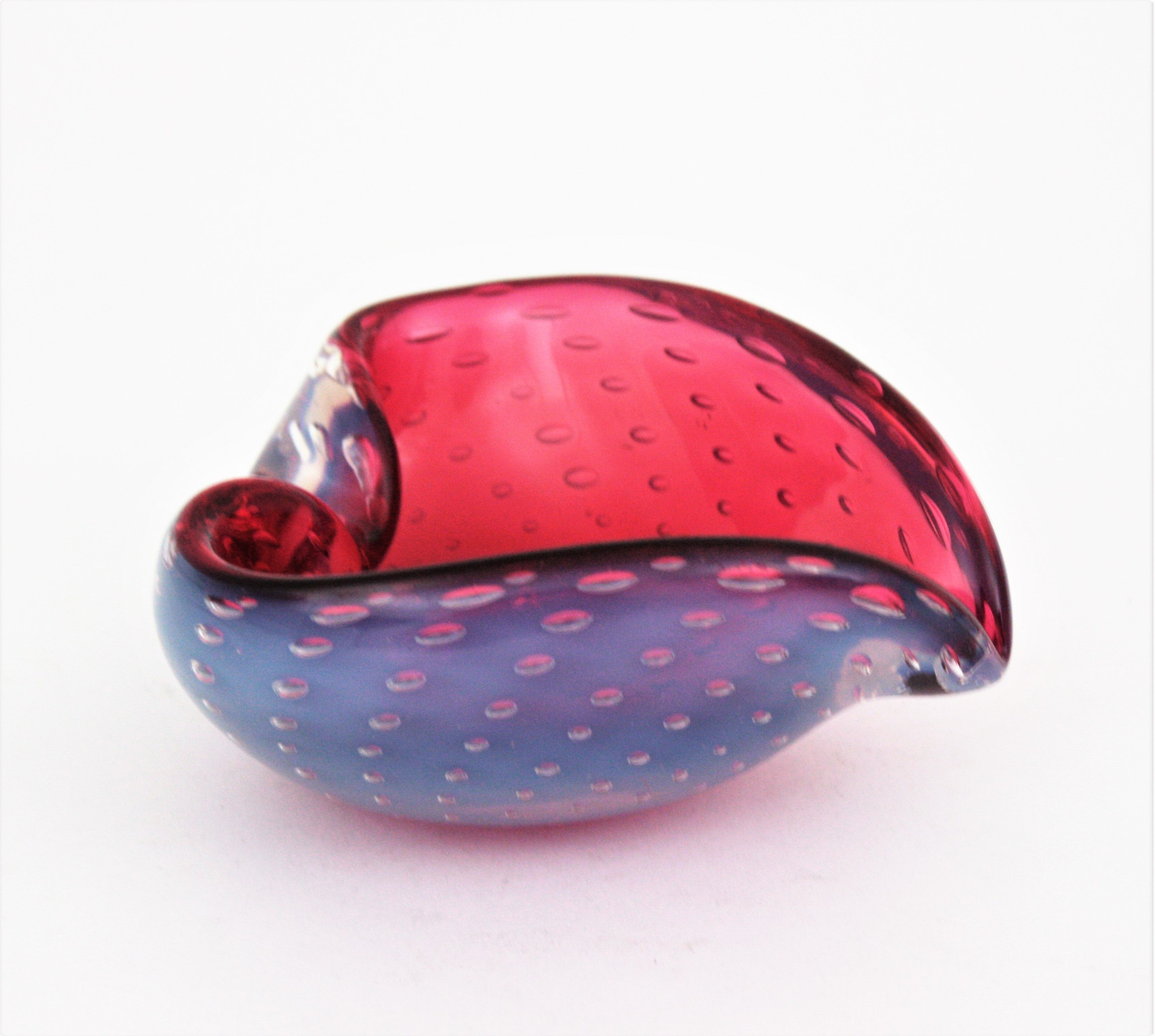Seguso Murano Tazón de cristal artístico rosa ópalo blanco en forma de corazón Moderno de mediados de siglo en venta