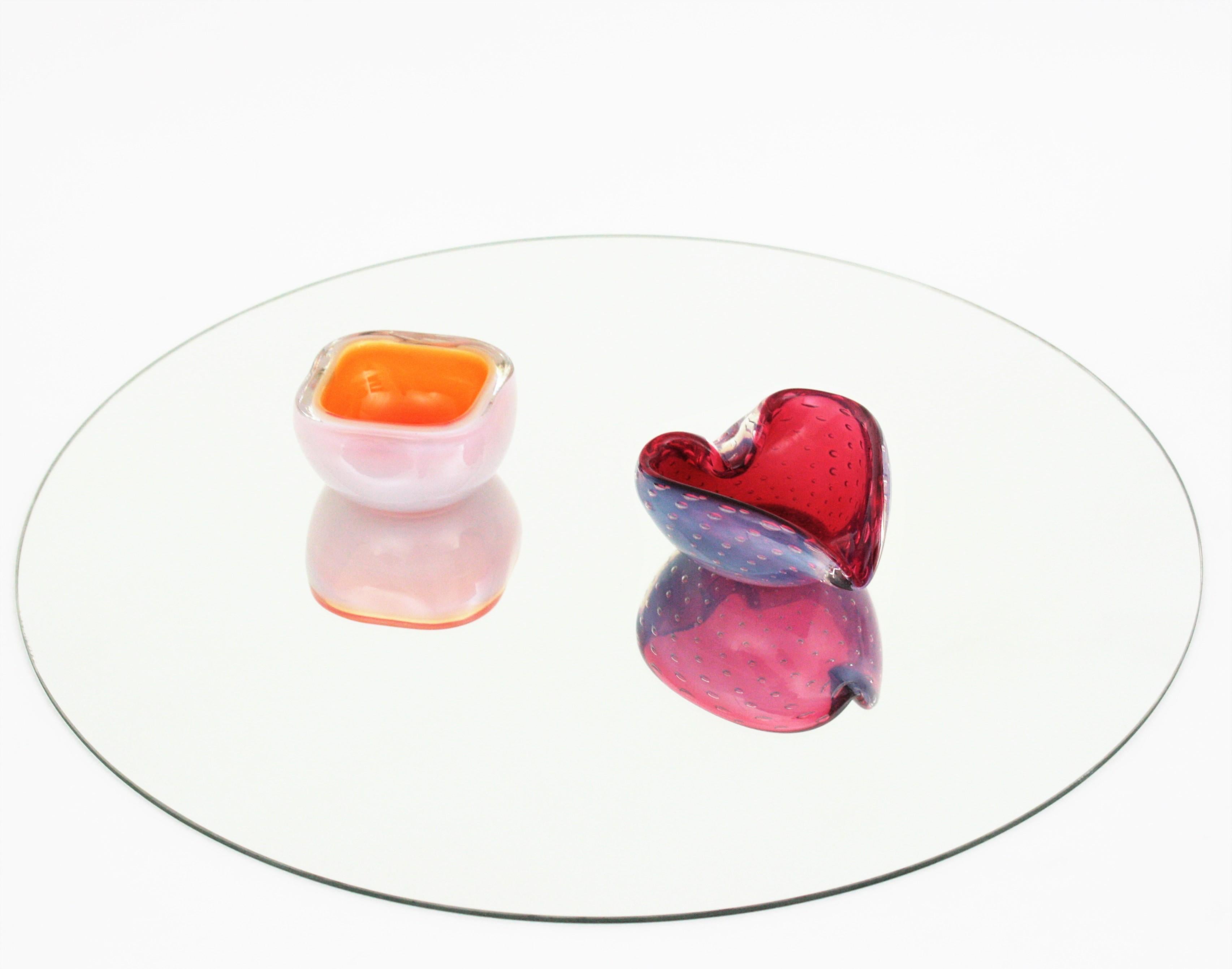 Seguso Murano rosa-weiß opalisierendes Kunstglas Herzschale, 1950er Jahre (Italienisch) im Angebot