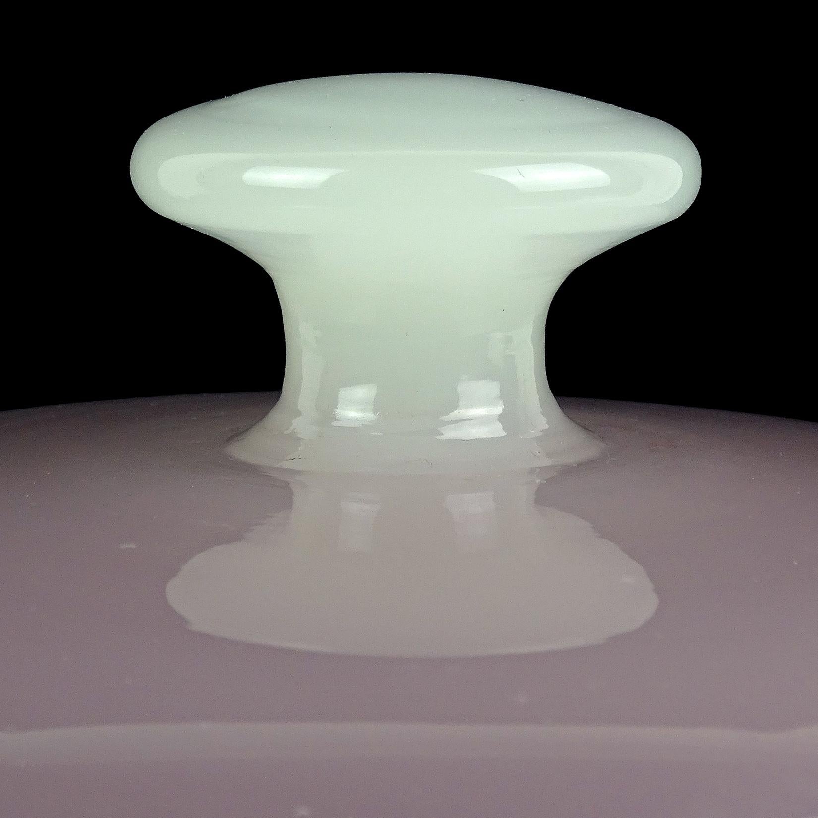 Seguso Murano Pink White Opalescent Italian Art Glass Vanity Jewelry Powder Box In Good Condition In Kissimmee, FL