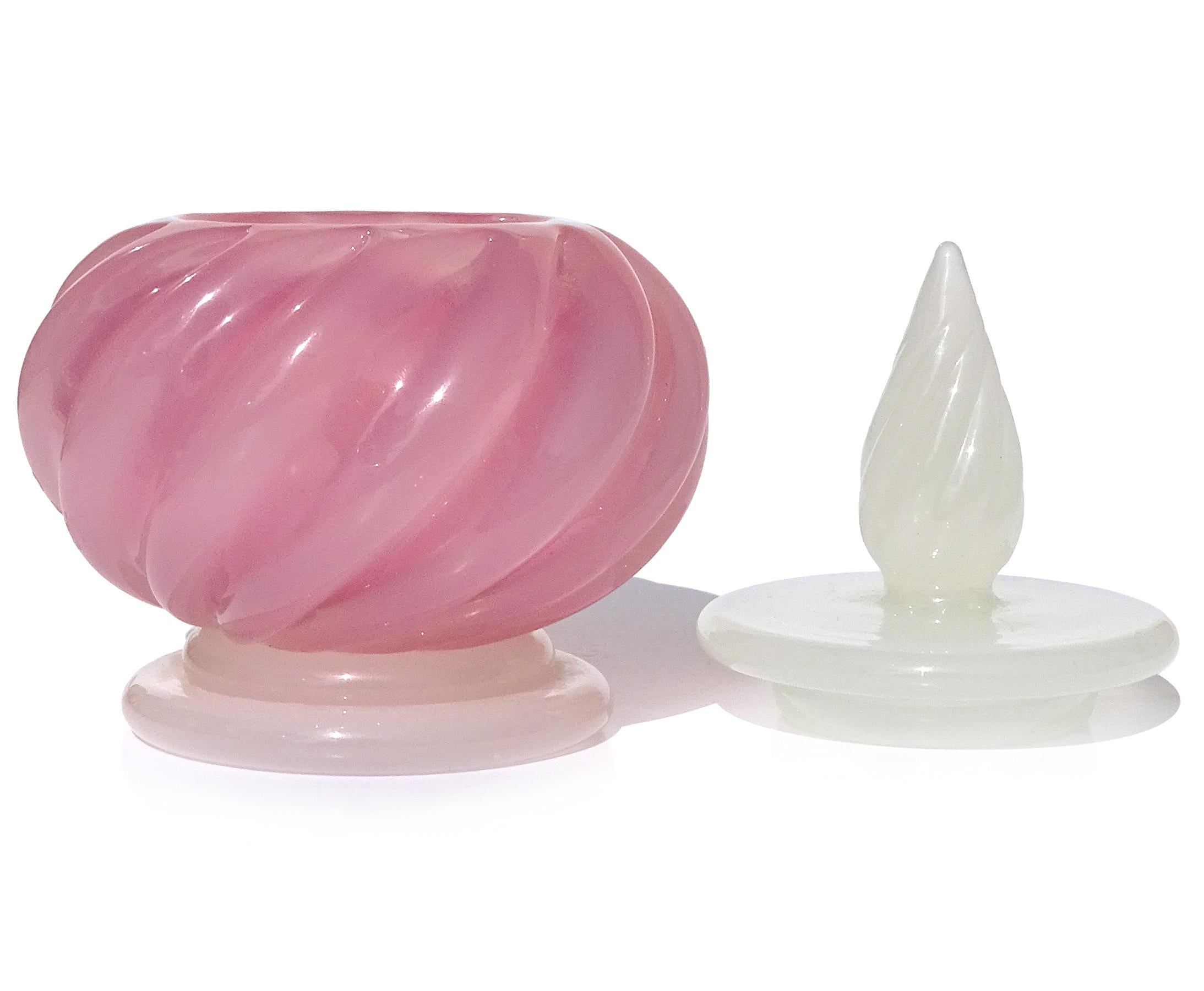 Seguso Murano Pink White Opalescent Italian Art Glass Vanity Powder Box Jar In Good Condition In Kissimmee, FL