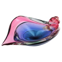 Ciotola centrotavola con conchiglia in vetro di Murano viola, blu e rosa con riflessi dorati