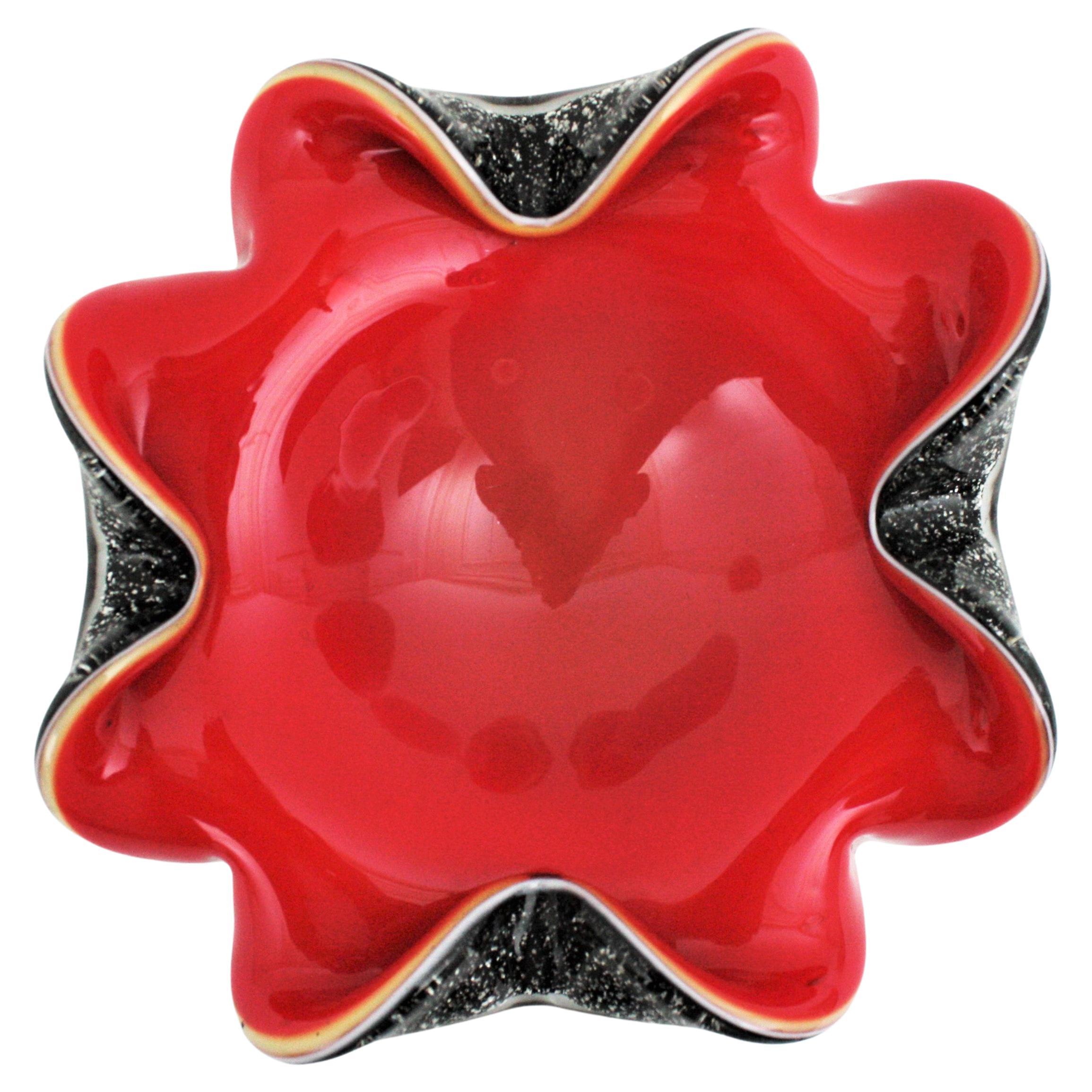 Seguso Murano Rot Schwarz Silber Flecken Kunstglas Blume Schale (Moderne der Mitte des Jahrhunderts) im Angebot