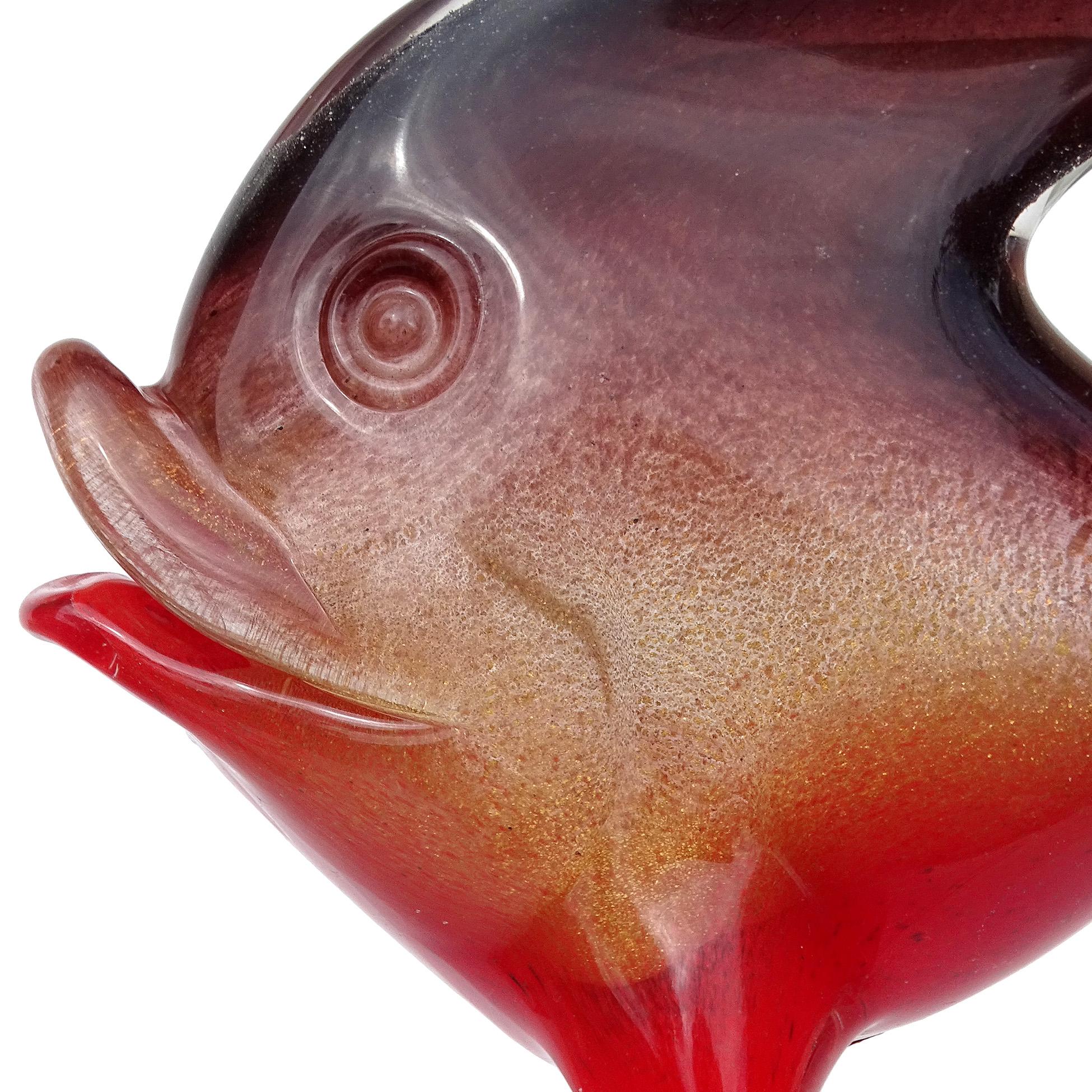 Scultura di pesce in vetro artistico italiano Seguso Murano rosso oro a macchie viola Pulveri In condizioni buone in vendita a Kissimmee, FL