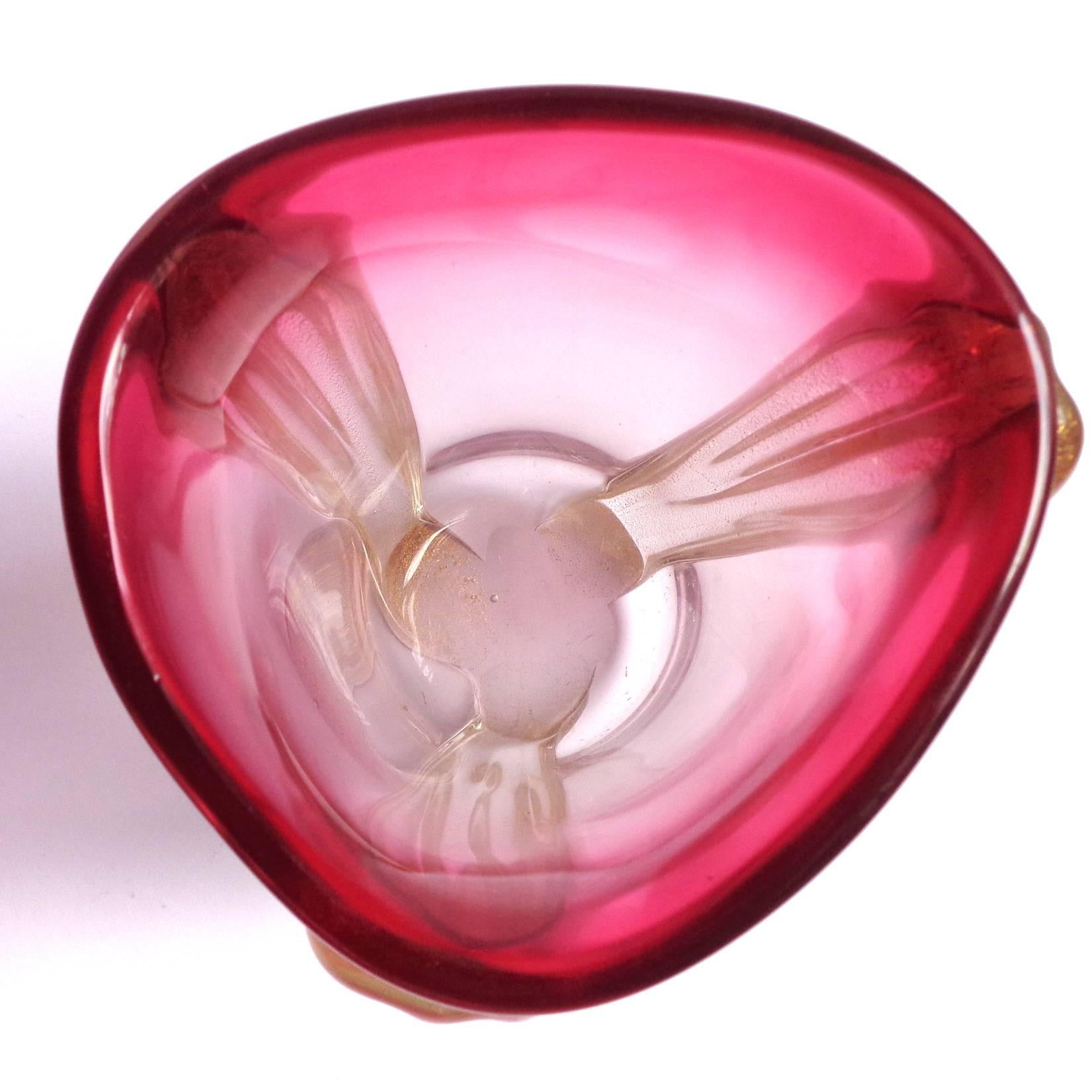 Mid-Century Modern Seguso Murano Red to Pink Sommerso Gold Flecks Italian Art Glass Flower Vase For Sale