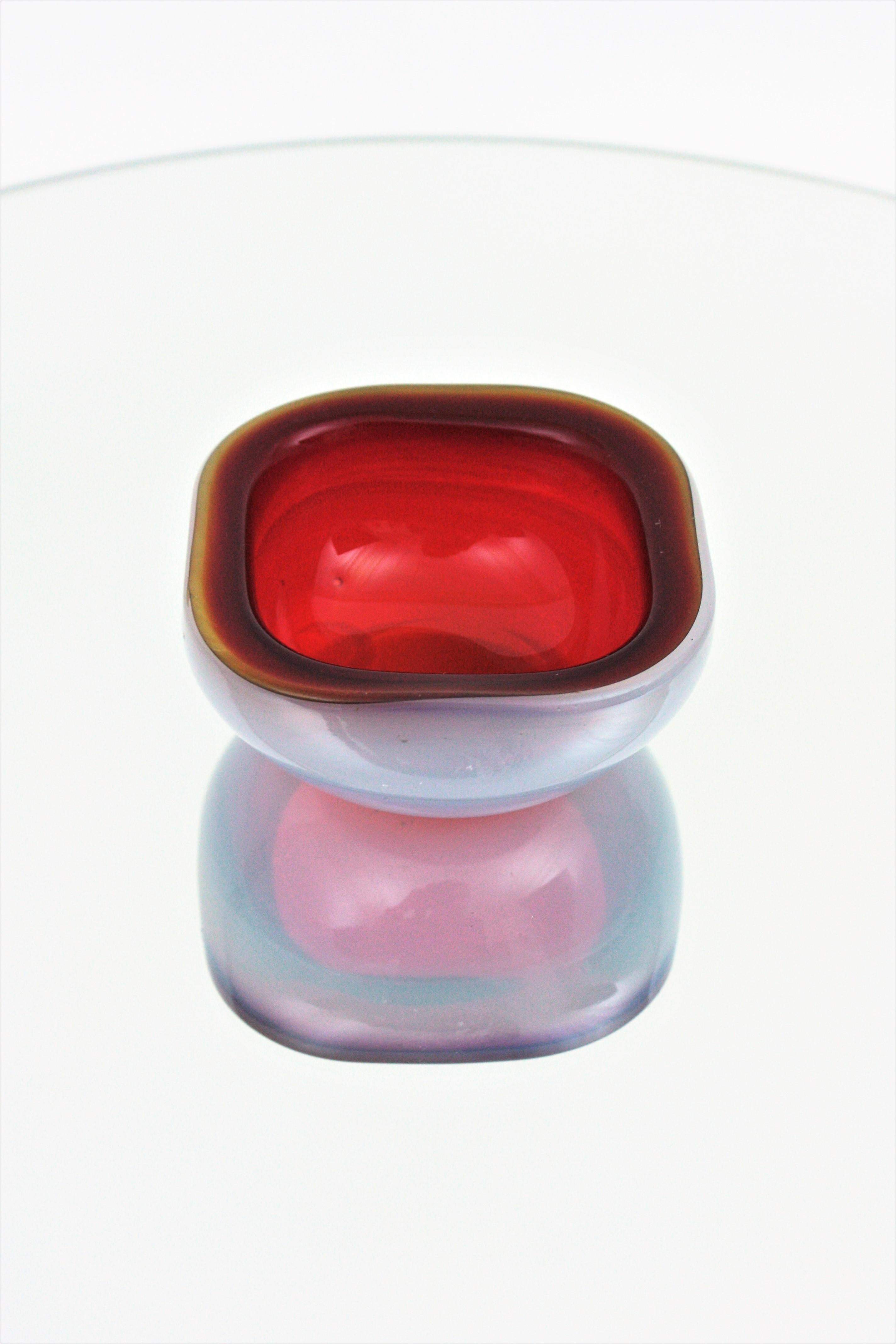Schale aus rot-weiß opalisierenden Geode-Kunstglas von Seguso Murano im Zustand „Hervorragend“ im Angebot in Barcelona, ES