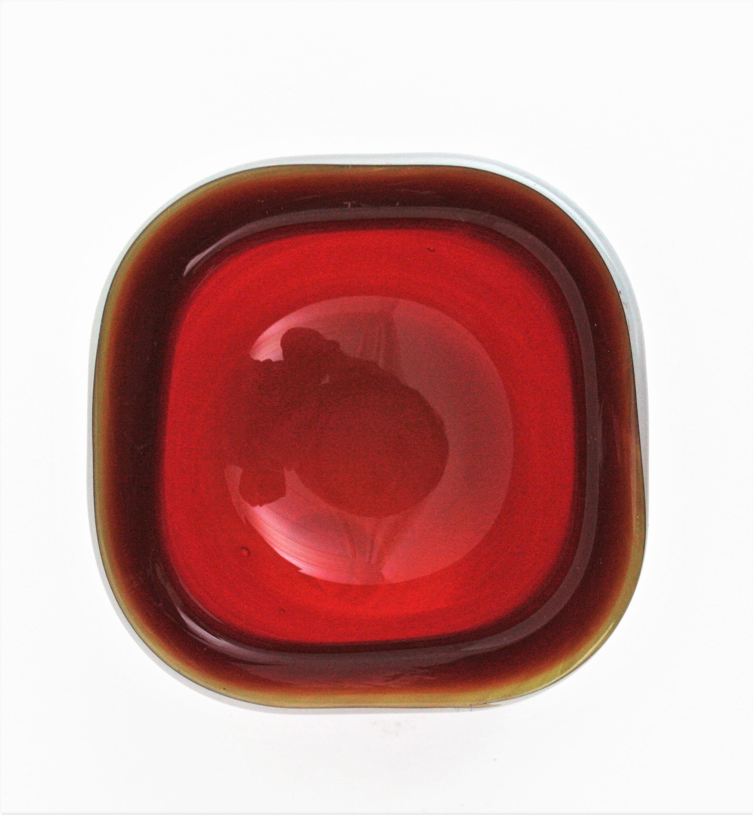 Seguso Murano Red White Opalescent Geode Art Glass Bowl In Excellent Condition For Sale In Barcelona, ES