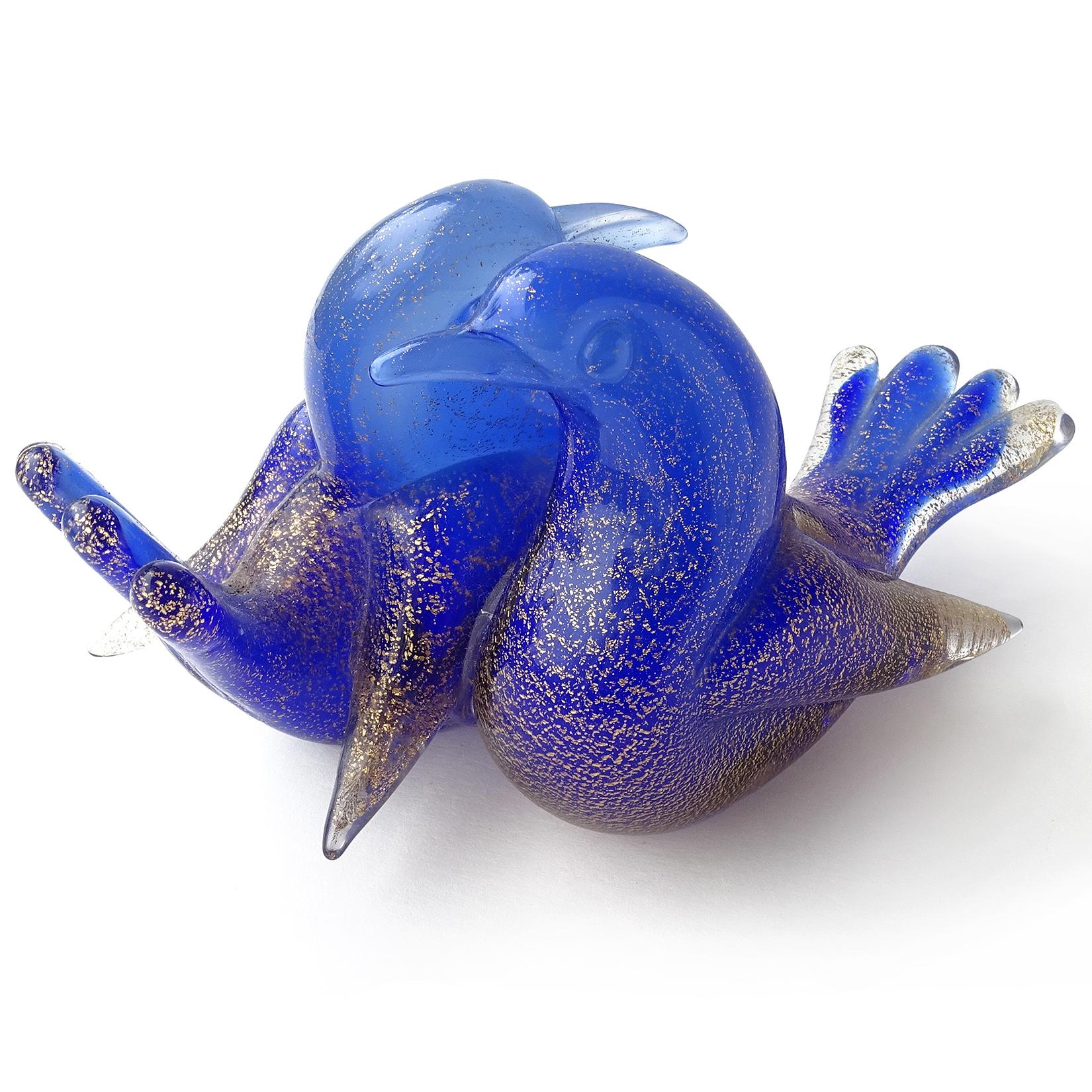 Seguso Murano Sapphire Blue Gold Flecks Italian Art Glass Love Birds Figurine In Good Condition For Sale In Kissimmee, FL